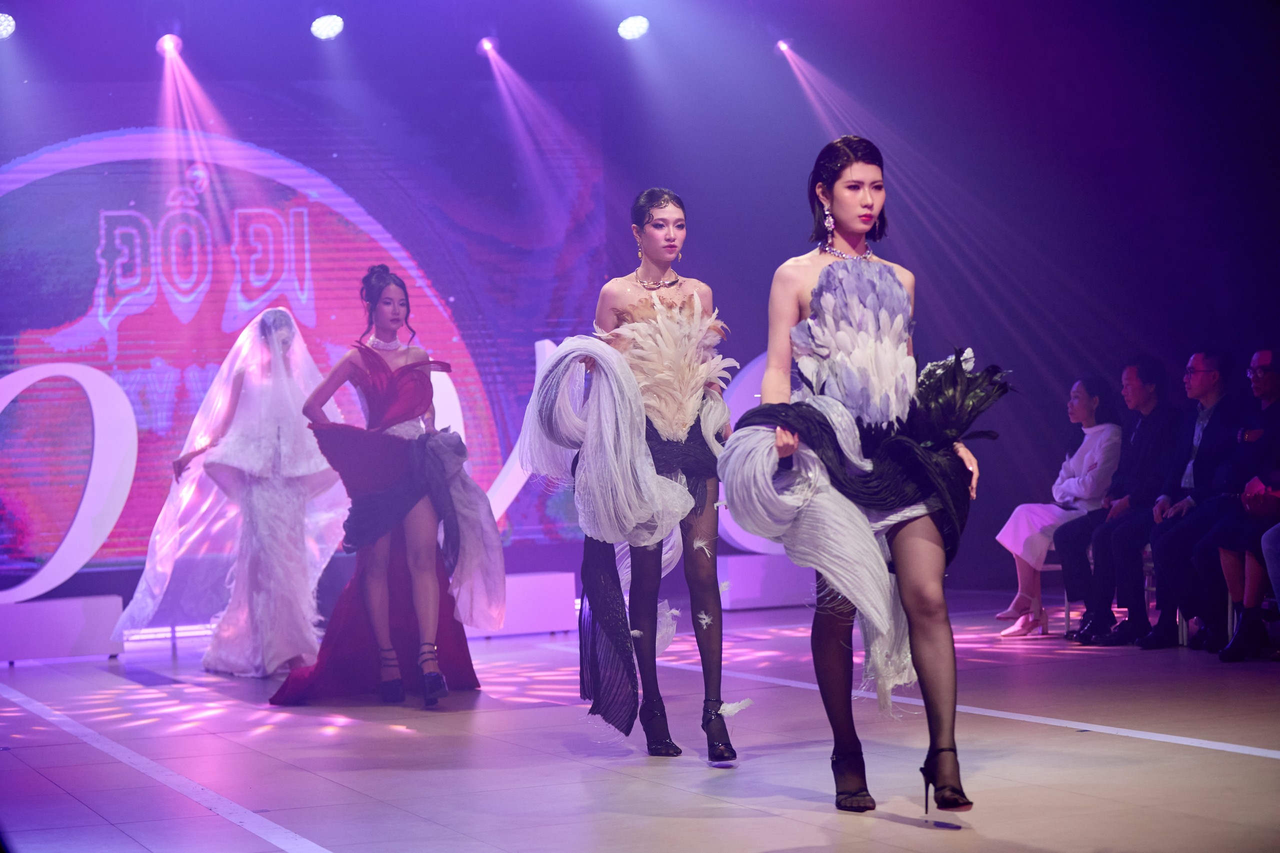 Click to edit image Hinh anh GÁNH Fashion Show: Khi thời trang chạm tới tâm tư Gen Z 2