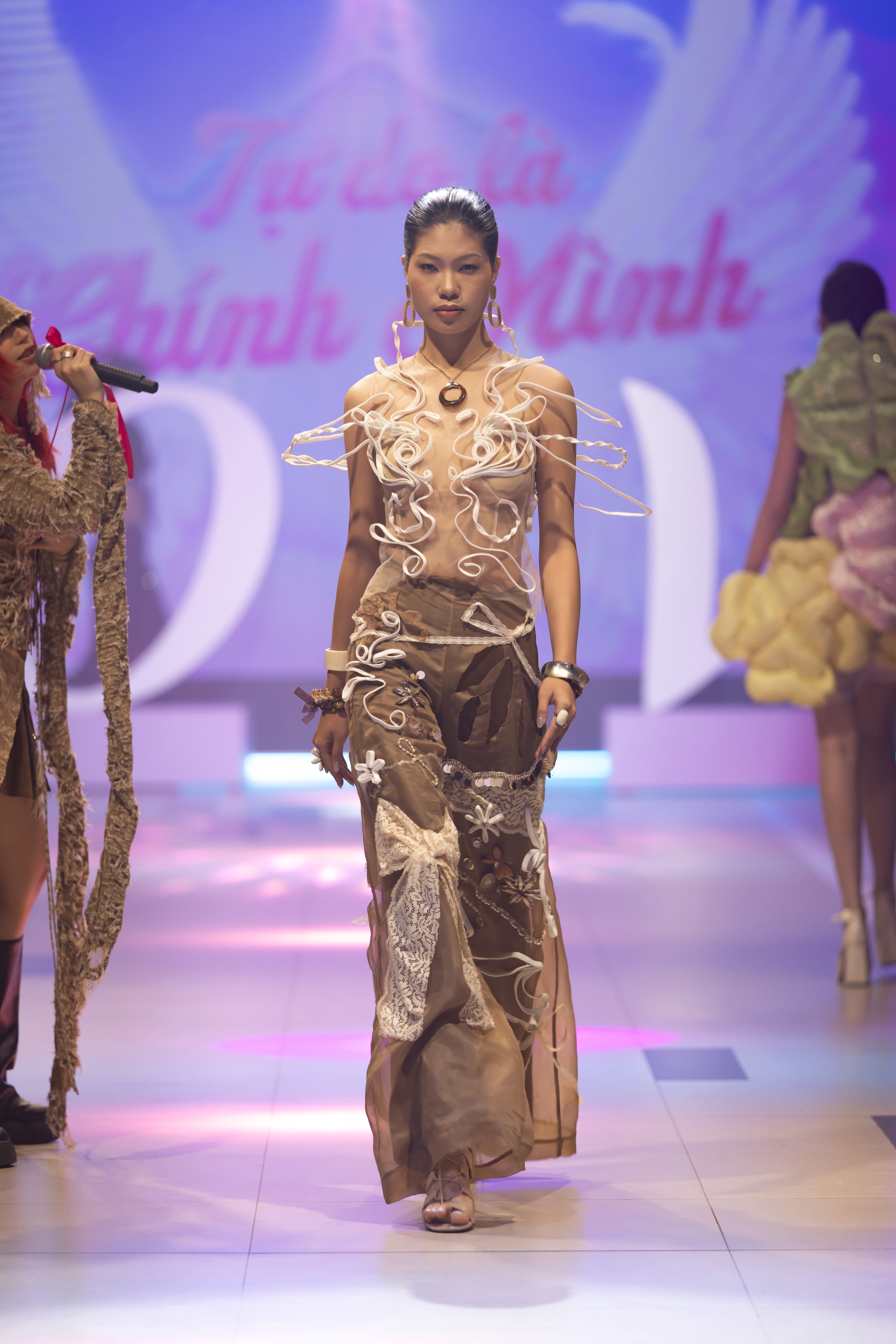 Hinh anh GÁNH Fashion Show: Khi thời trang chạm tới tâm tư Gen Z 28