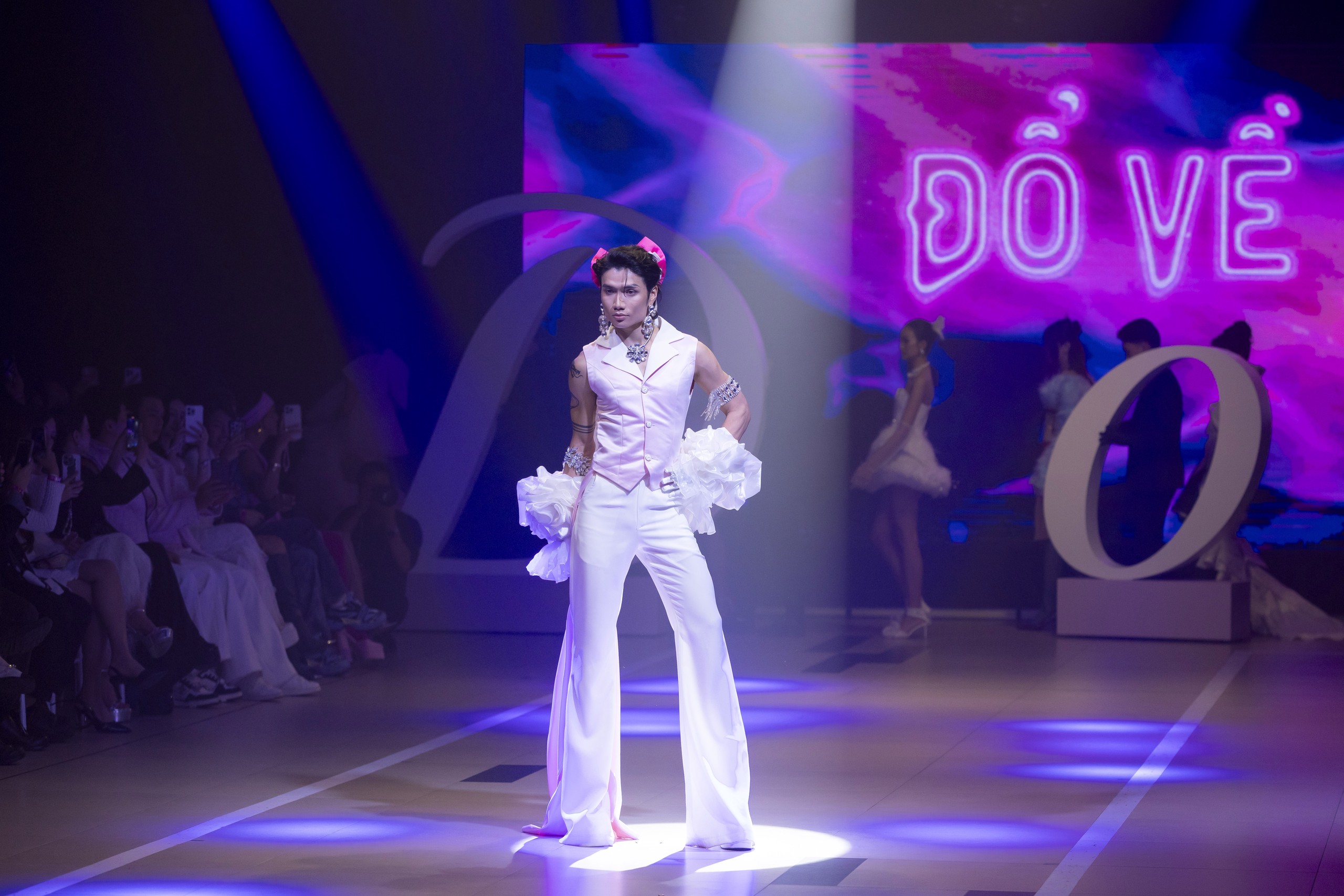 Click to edit image Hinh anh GÁNH Fashion Show: Khi thời trang chạm tới tâm tư Gen Z 34