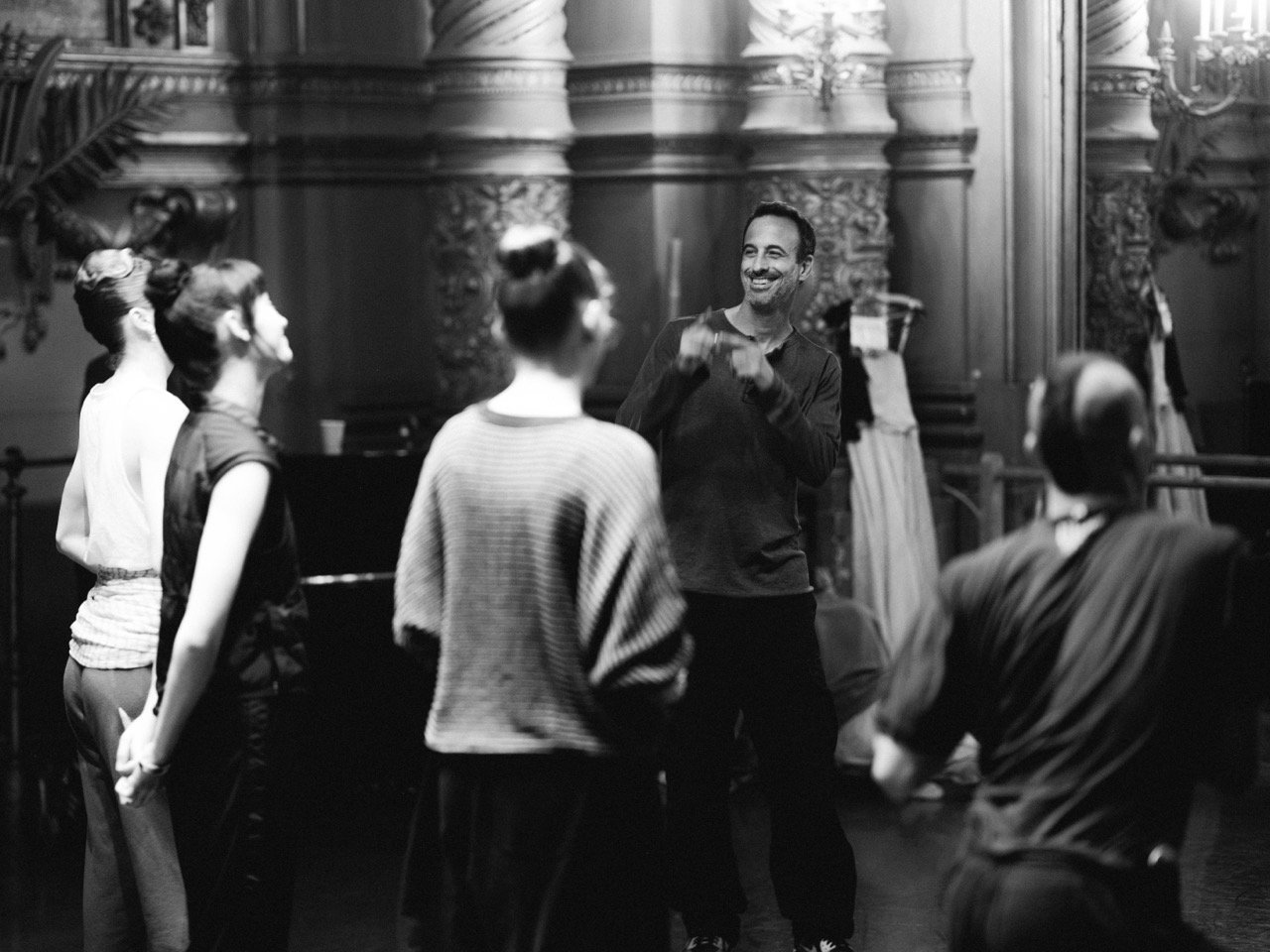 Hinh anh CHANEL thiết kế trang phục ballet cho vở diễn mới nhất của biên đạo lừng lẫy Hofesh Shechter 1