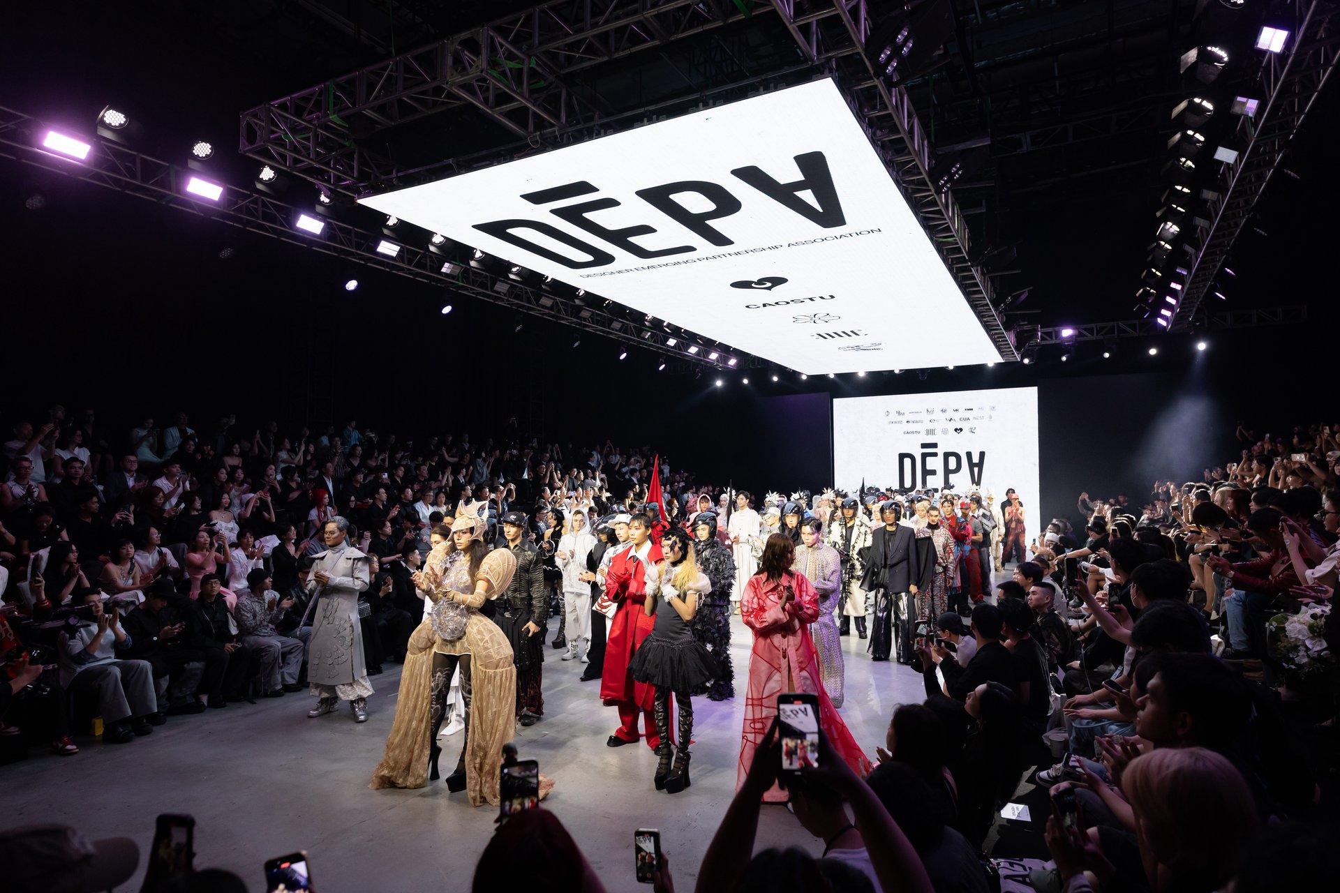 Hinh anh DEPA Fashion Show 2025: Cuộc đối thoại bản sắc của thế hệ sáng tạo mới 33