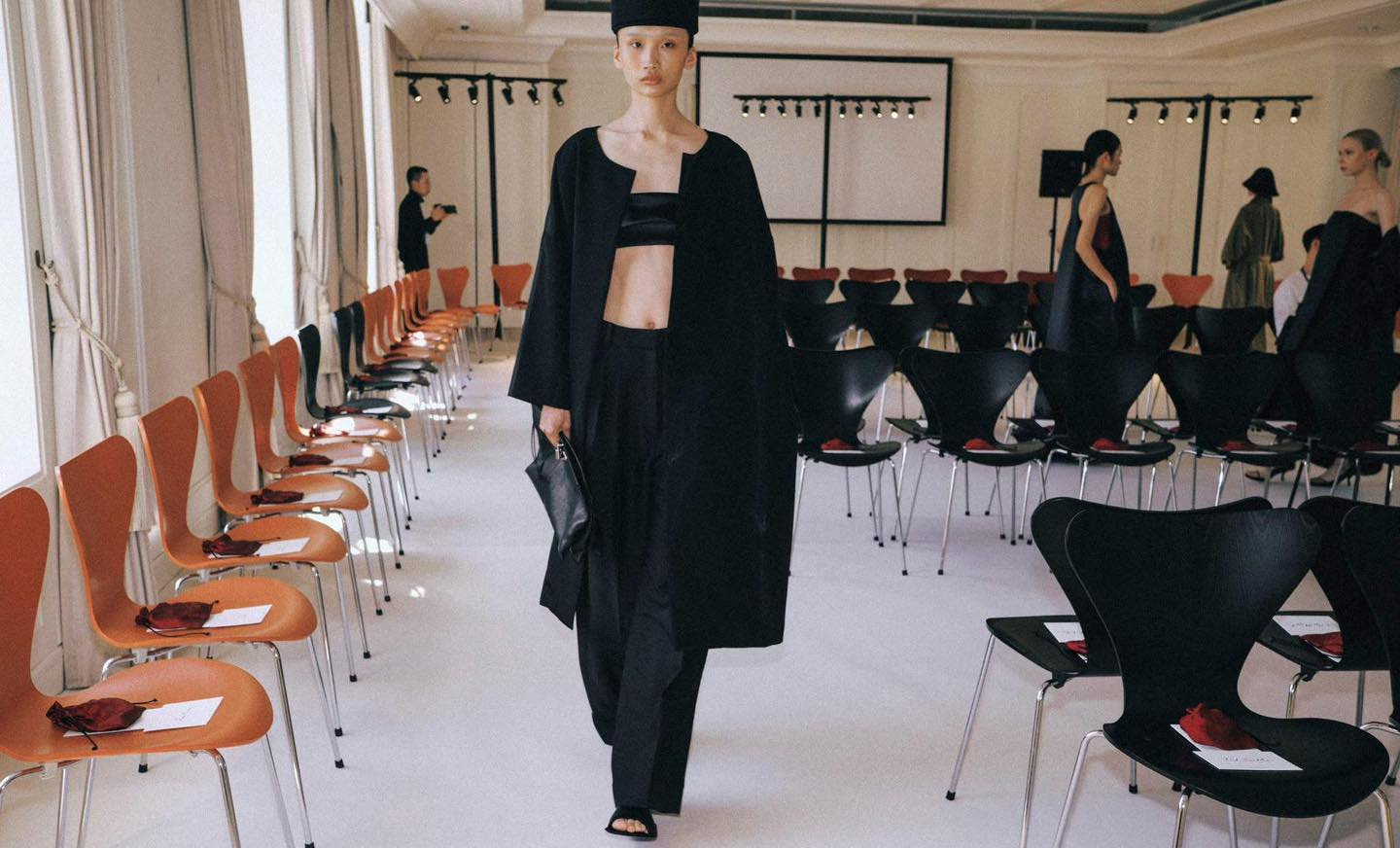 Hinh anh 4 không gian của sàn runway Việt thế hệ mới: chuyên nghiệp và hướng đến quốc tế 3