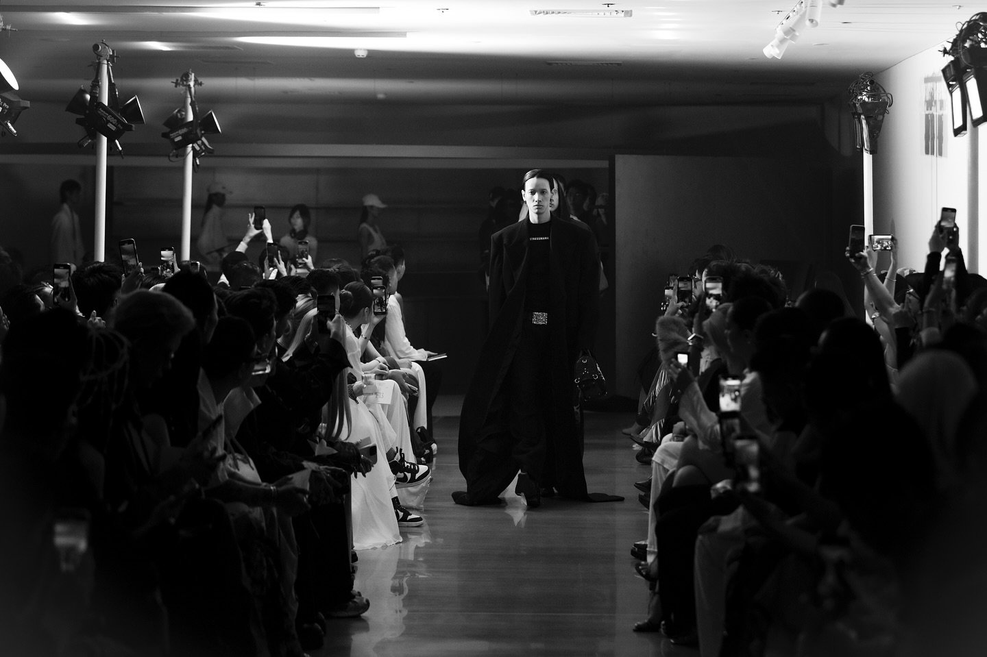 Hinh anh 4 không gian của sàn runway Việt thế hệ mới: chuyên nghiệp và hướng đến quốc tế 7
