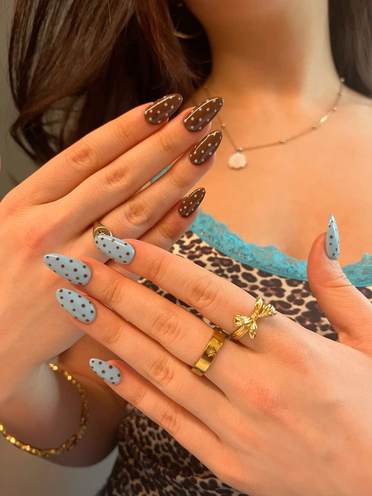 Hinh anh Polka dot đã “xâm chiếm” đến móng tay của chúng ta! Hội hot/it girl đều “lên tiếng” 2