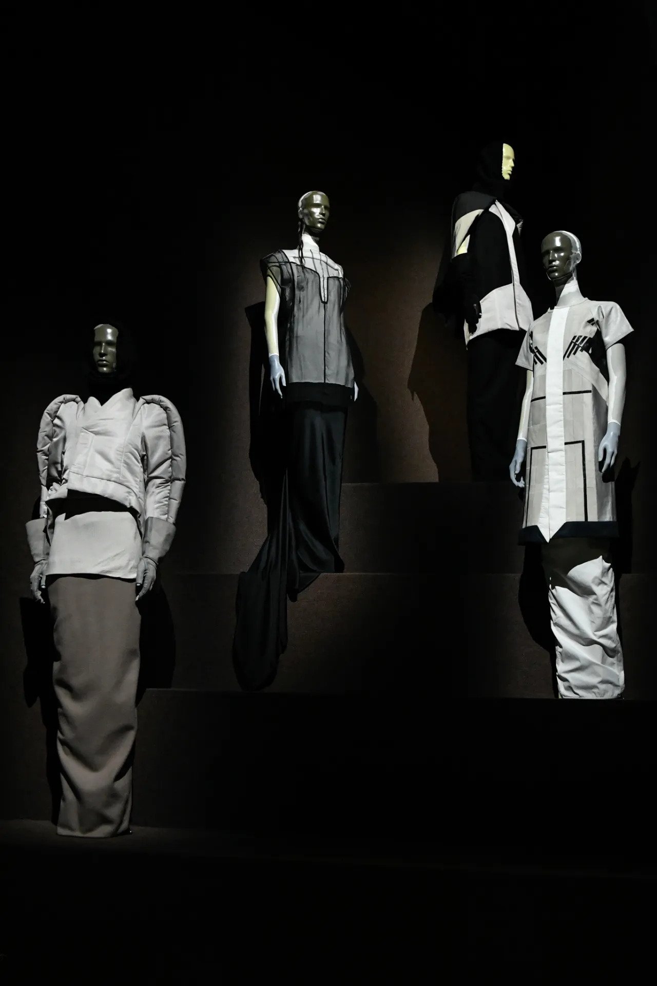 Hinh anh Rick Owens SS26: Có điều gì sau một đền đài "tàn khốc"? 5