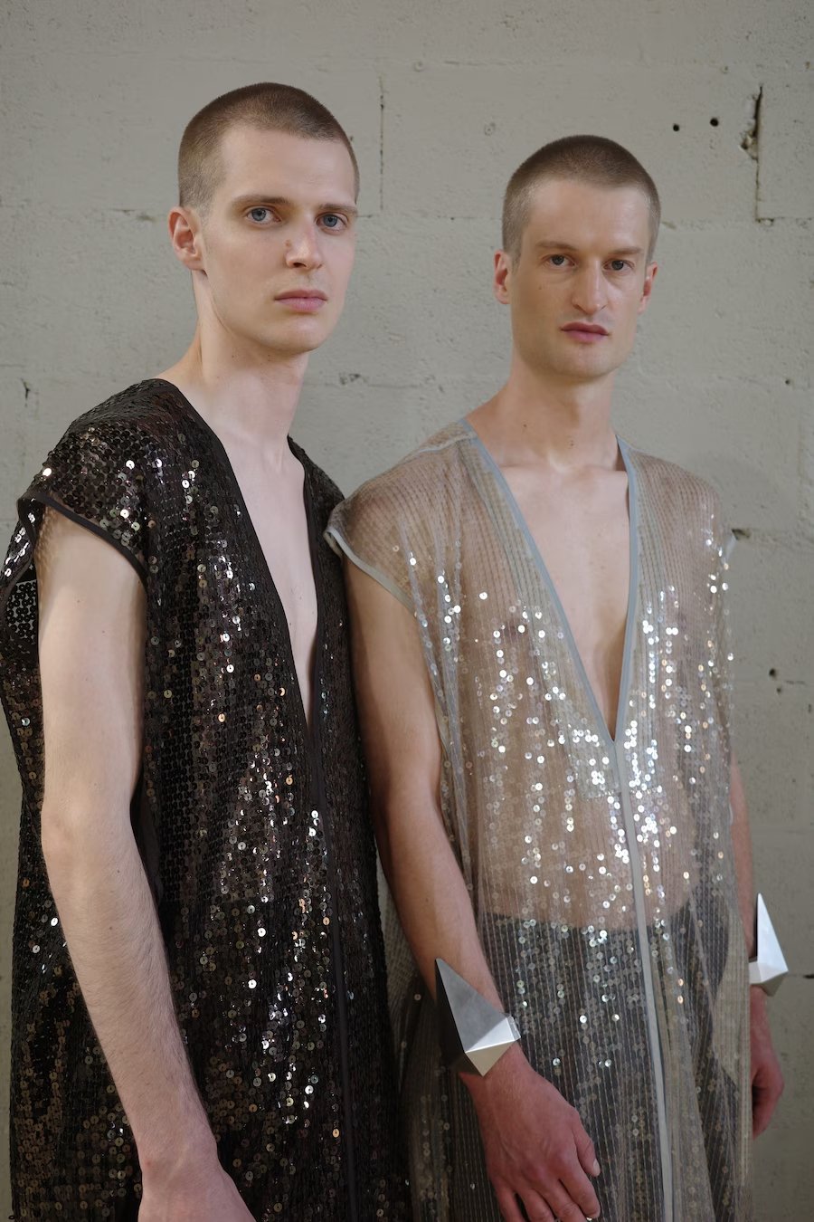 Hinh anh Rick Owens SS26: Có điều gì sau một đền đài "tàn khốc"? 8