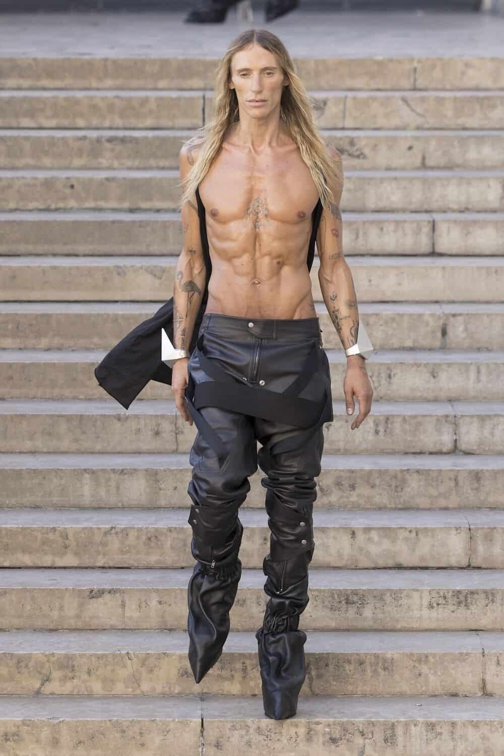 Hinh anh Rick Owens SS26: Có điều gì sau một đền đài "tàn khốc"? 10