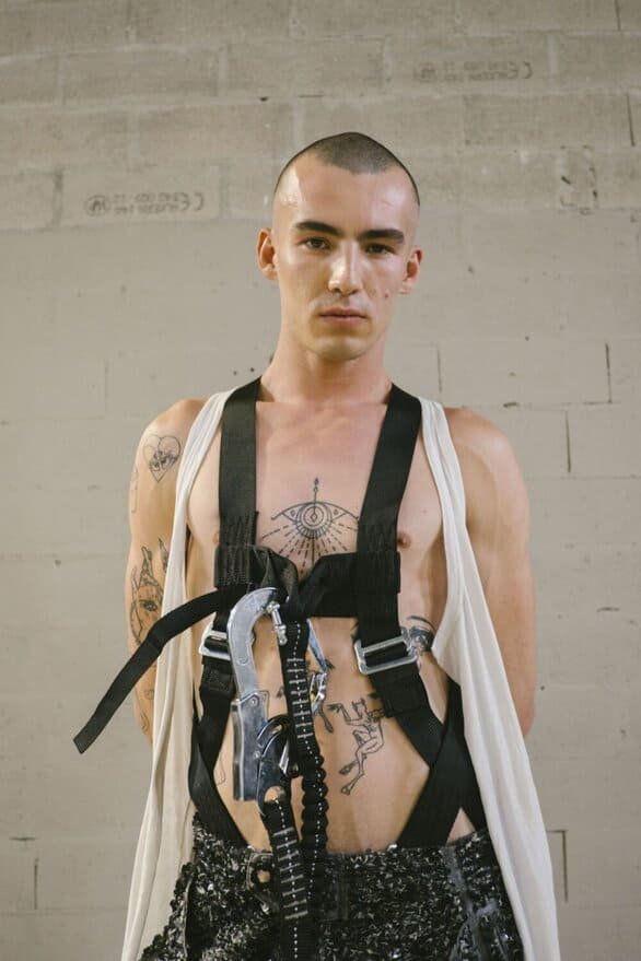 Hinh anh Rick Owens SS26: Có điều gì sau một đền đài "tàn khốc"? 11