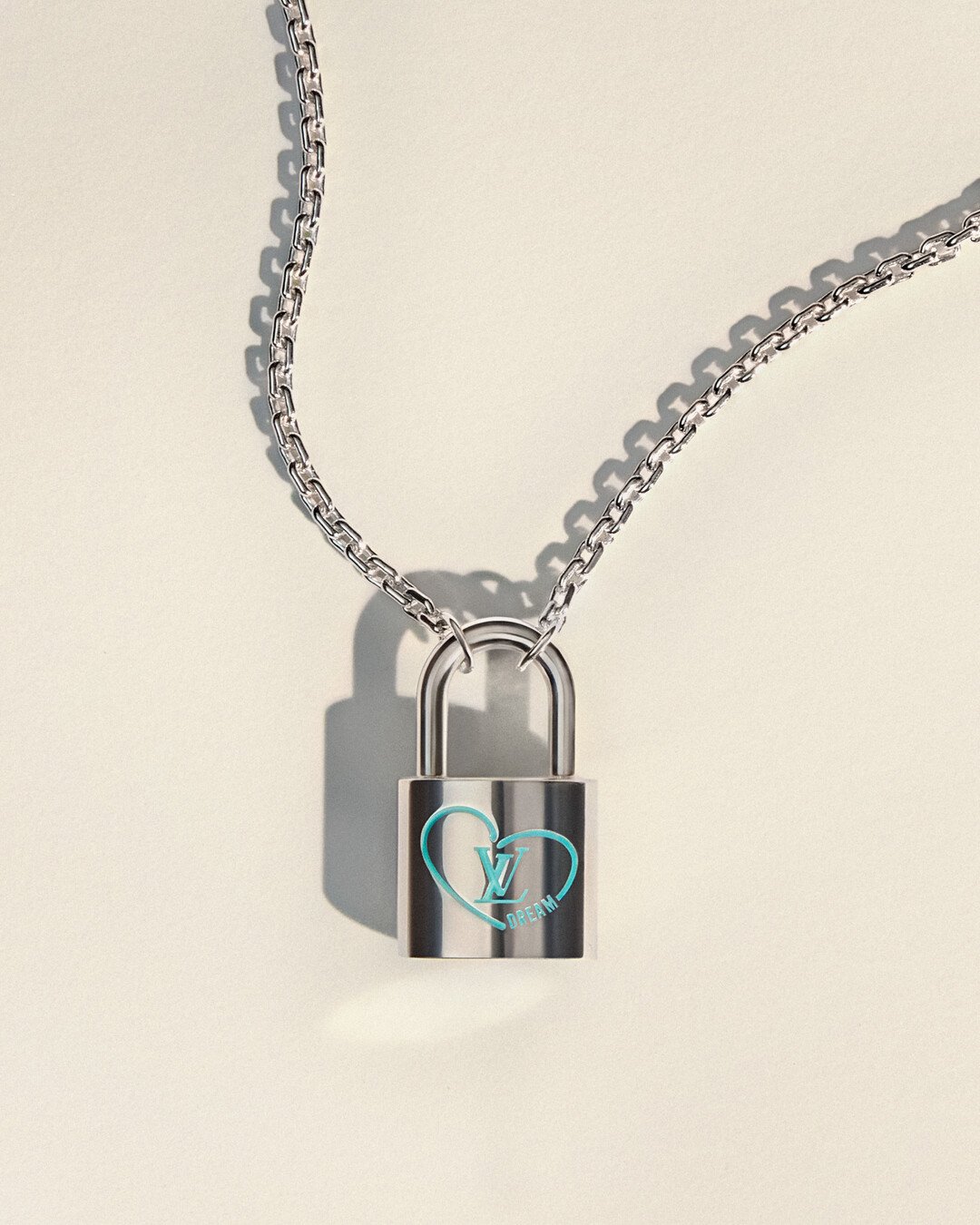 Hinh anh Felix cùng Louis Vuitton chạm khắc những ước mơ xanh lên BST trang sức Silver Lockit 2025 5