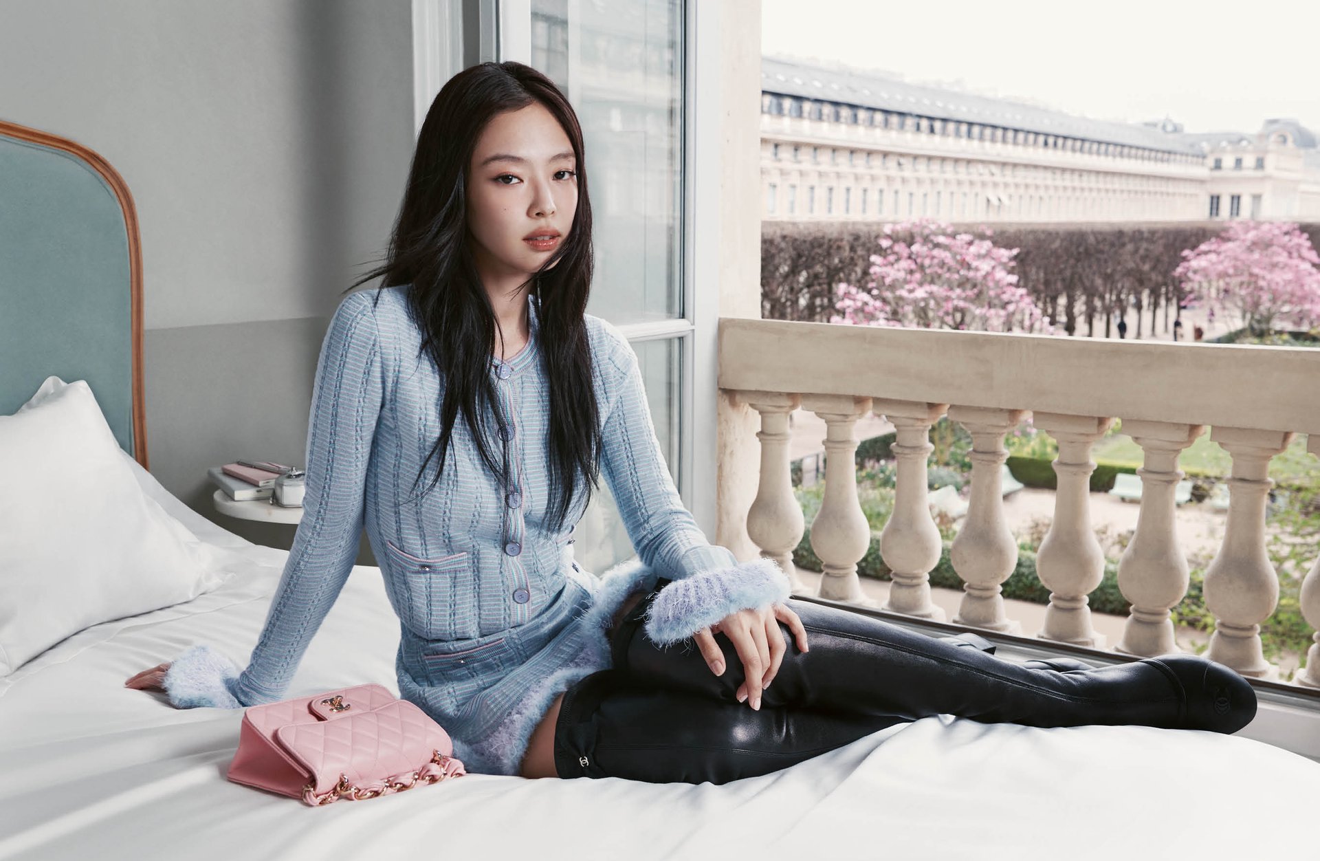 Hinh anh Jennie trong chiến dịch CHANEL Pre-Fall 2025: một vai diễn không lời giữa hoài niệm và quyền lực nữ tính 2