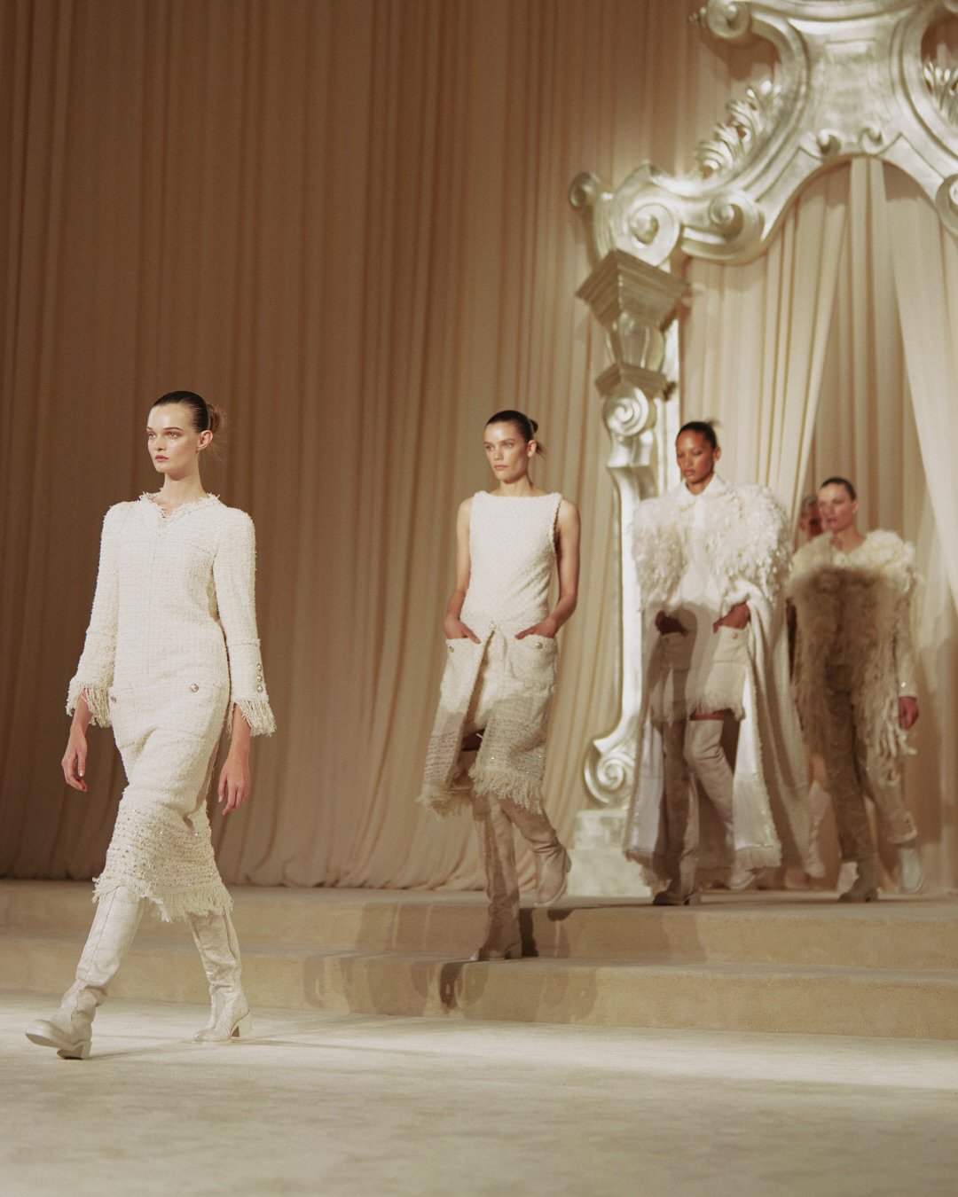 Hinh anh Paris Fashion Week SS26: Kỷ lục ra mắt tân giám đốc sáng tạo và tái lập chuẩn mực mới 4