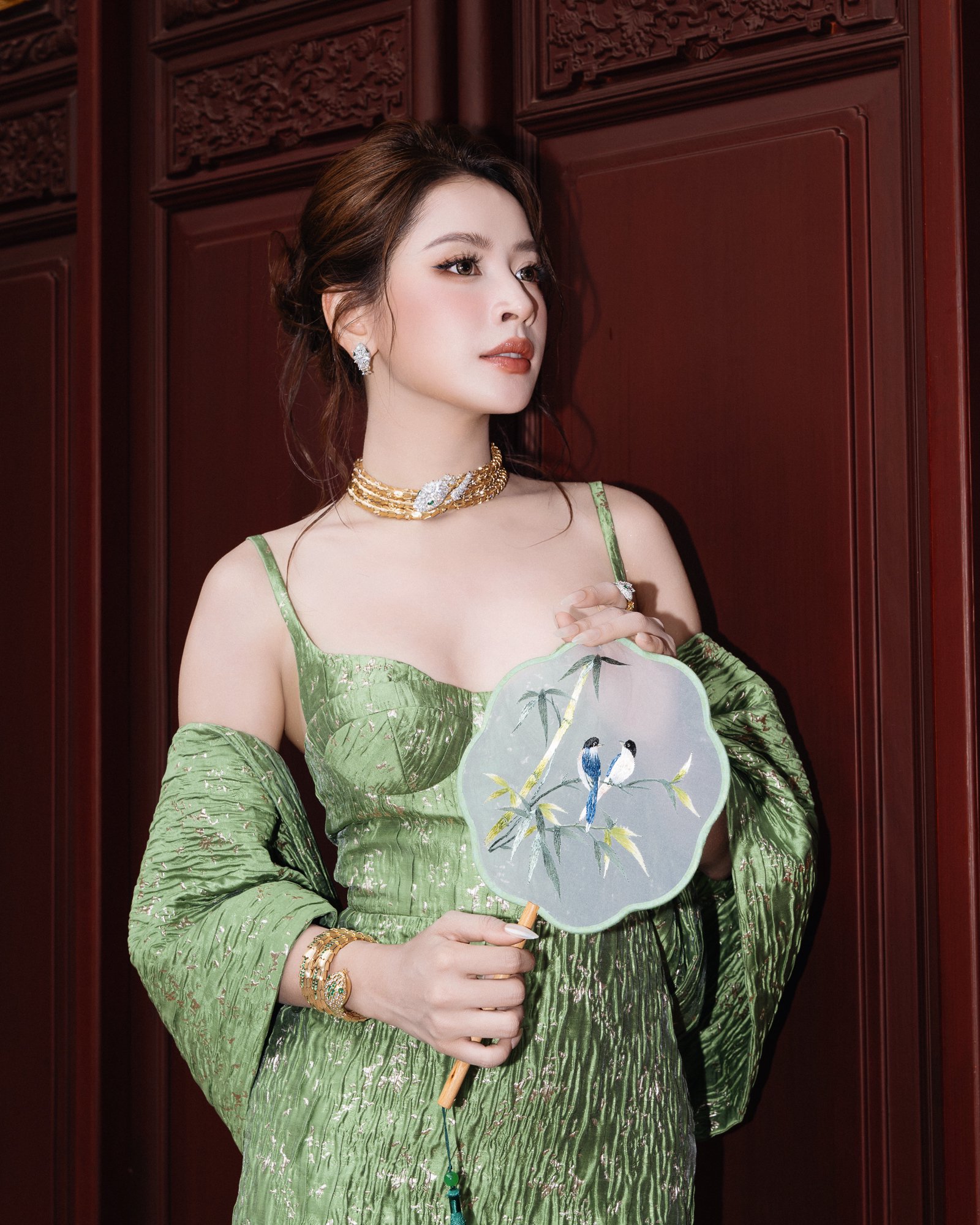 Hinh anh Chi Pu và sắc hồng Polychroma: Khi đá quý trở thành ngôn ngữ của bản sắc 11