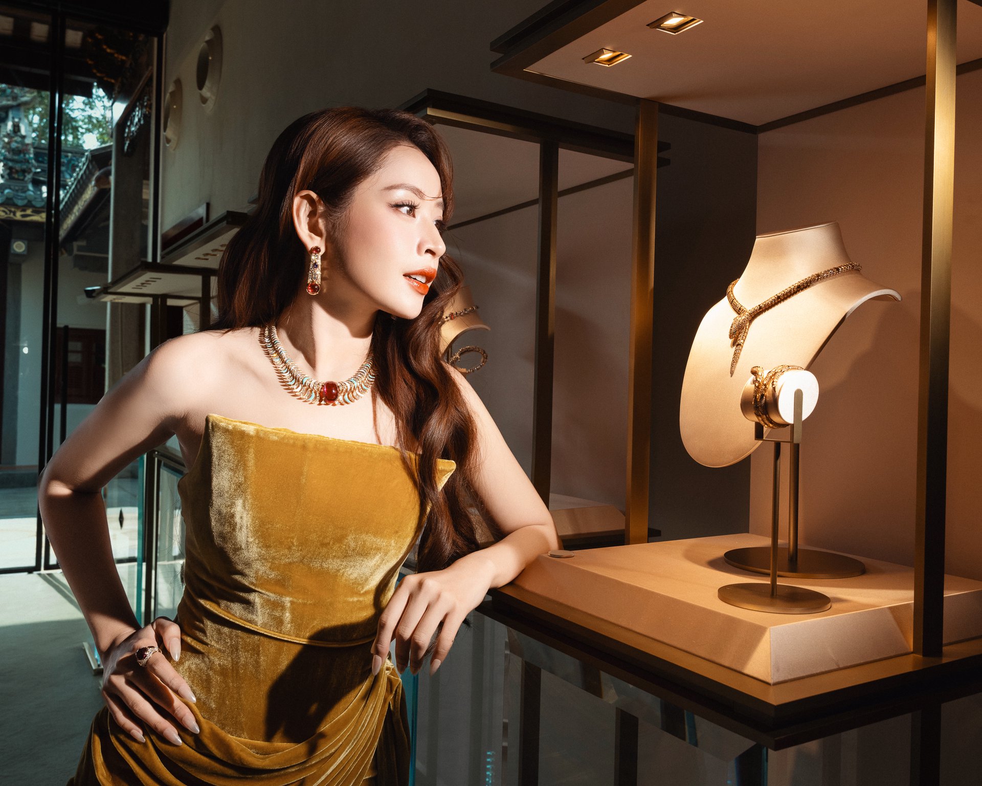 Hinh anh Chi Pu và sắc hồng Polychroma: Khi đá quý trở thành ngôn ngữ của bản sắc 10