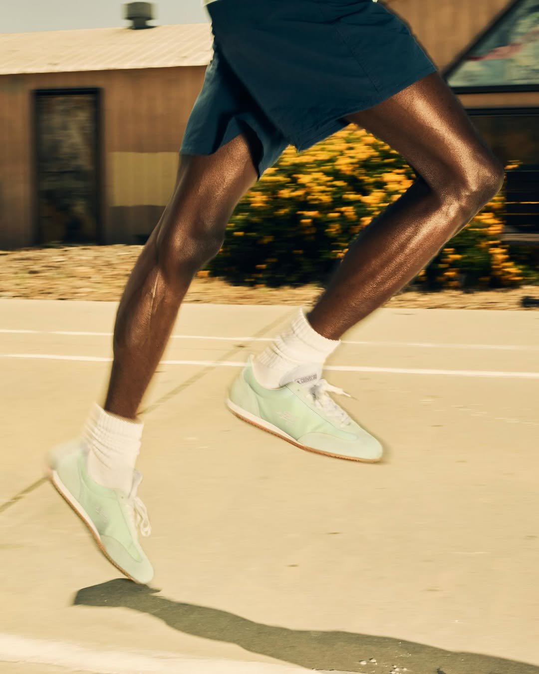 Hinh anh "Hoạ sĩ" Tyler, The Creator pha màu di sản Converse 3