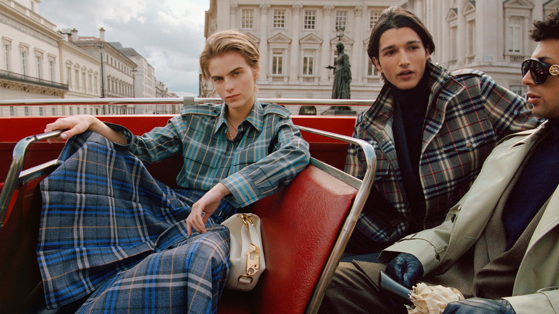 Hinh anh Burberry “Back to the City”: Bản giao hưởng London trong ngôn ngữ thời trang 10