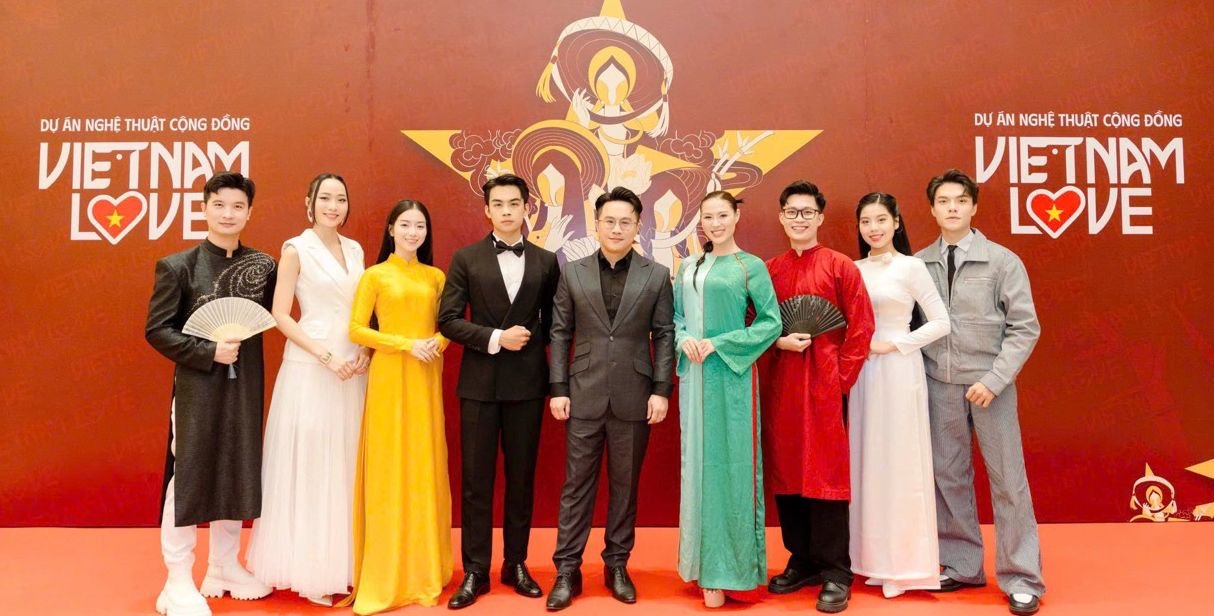 Hinh anh Điểm tin thời trang Việt: Tháng 9 lịch sử của thời trang và niềm tự tôn dân tộc 2