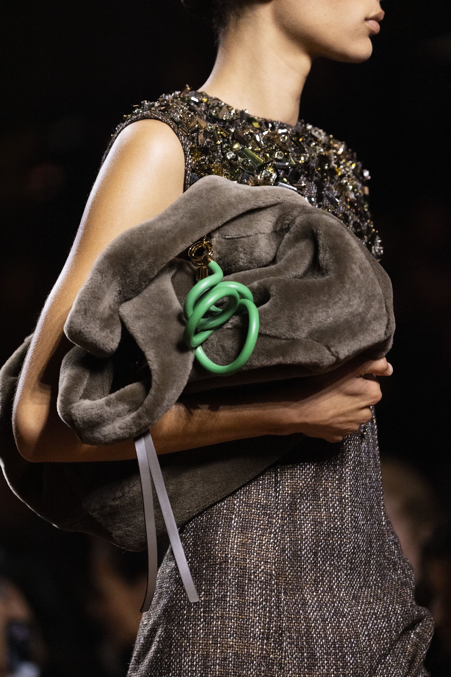 Hinh anh Must-have items Thu Đông 2025 gọi tên biểu tượng Y2K: Fendi Spy Bag 23