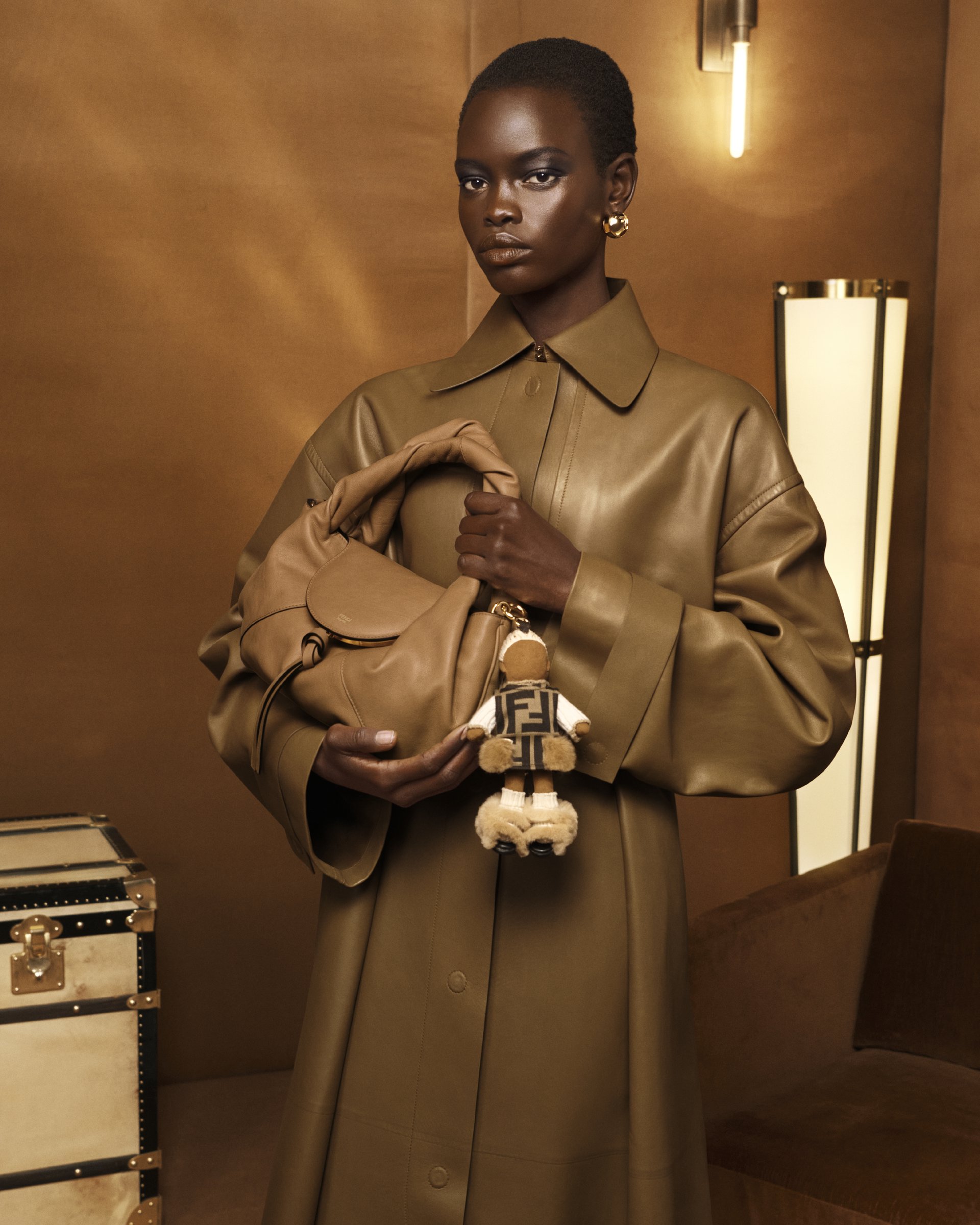 Hinh anh Must-have items Thu Đông 2025 gọi tên biểu tượng Y2K: Fendi Spy Bag 6