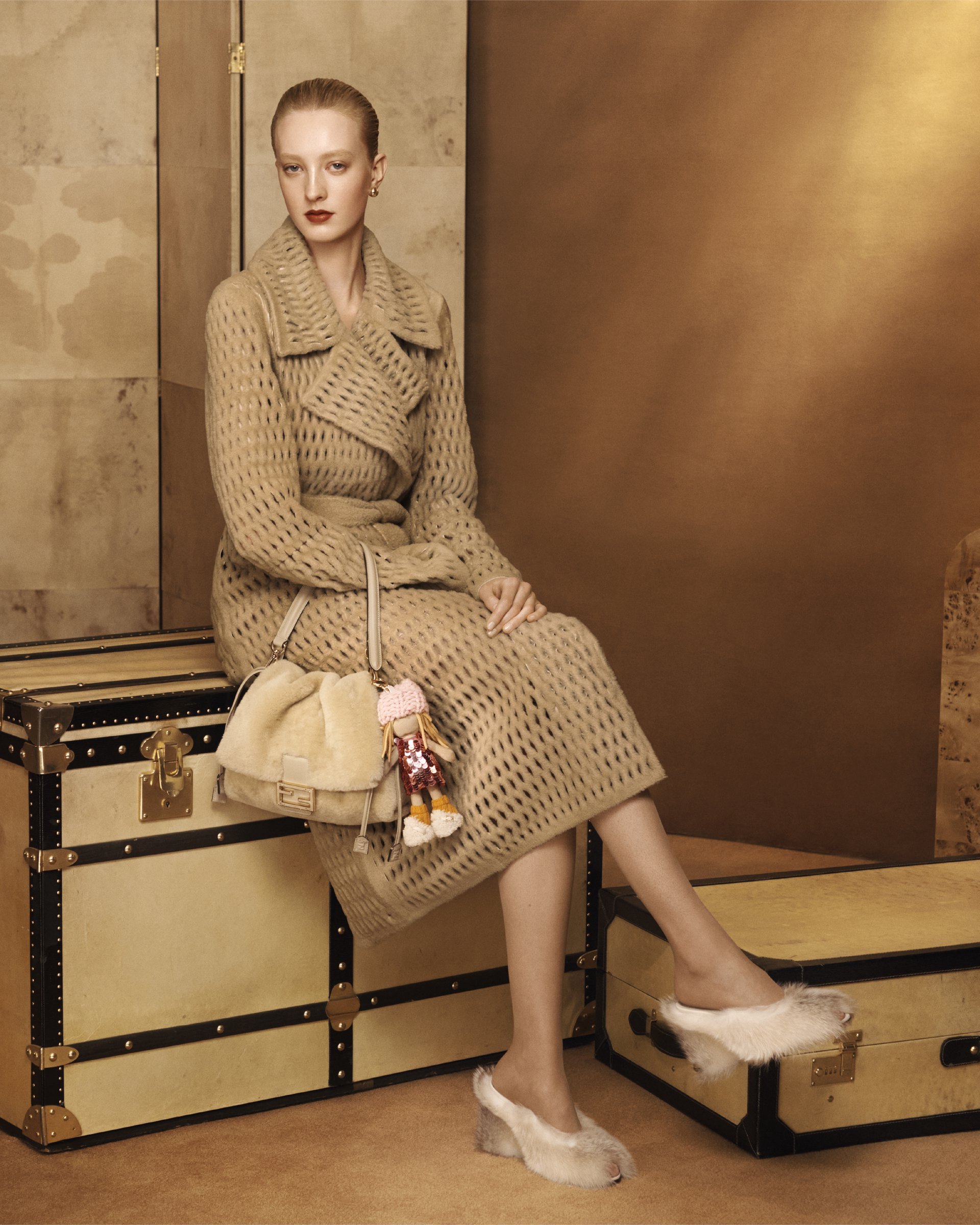Hinh anh Must-have items Thu Đông 2025 gọi tên biểu tượng Y2K: Fendi Spy Bag 22