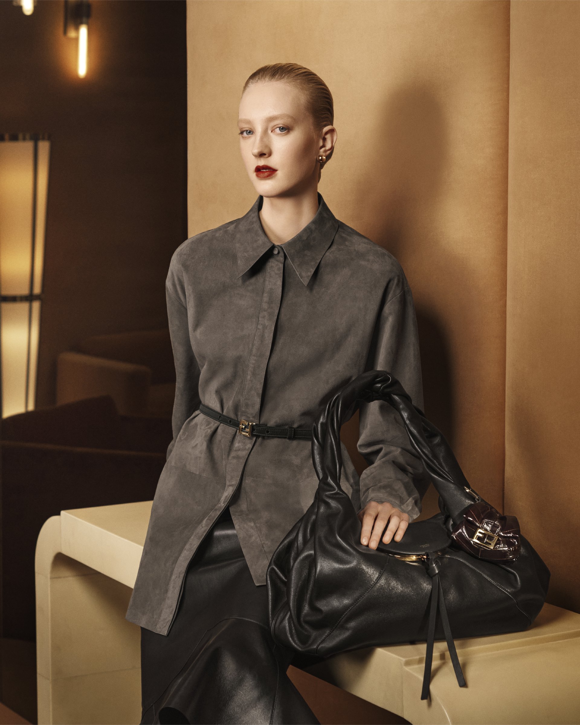 Hinh anh Must-have items Thu Đông 2025 gọi tên biểu tượng Y2K: Fendi Spy Bag 1