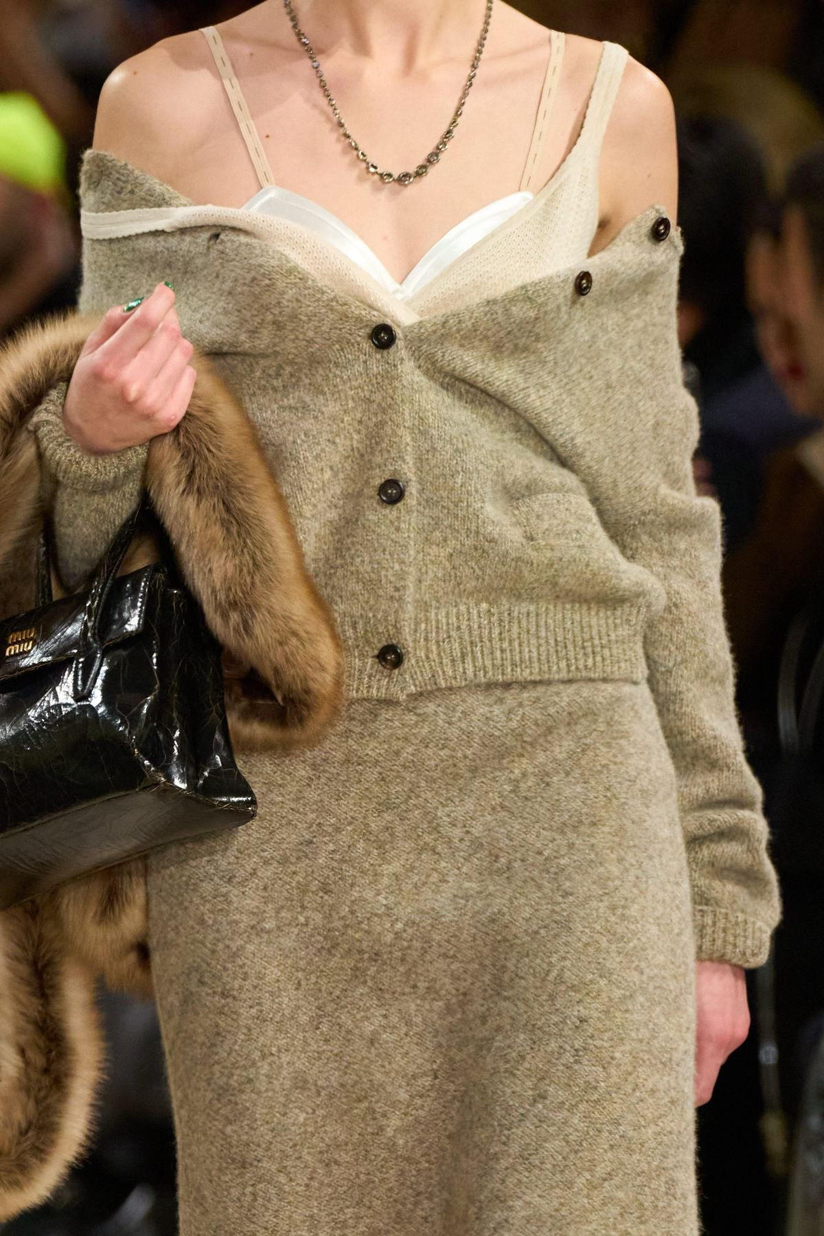 Hinh anh Áo cardigan của bà - item phải có Thu Đông 2025 11