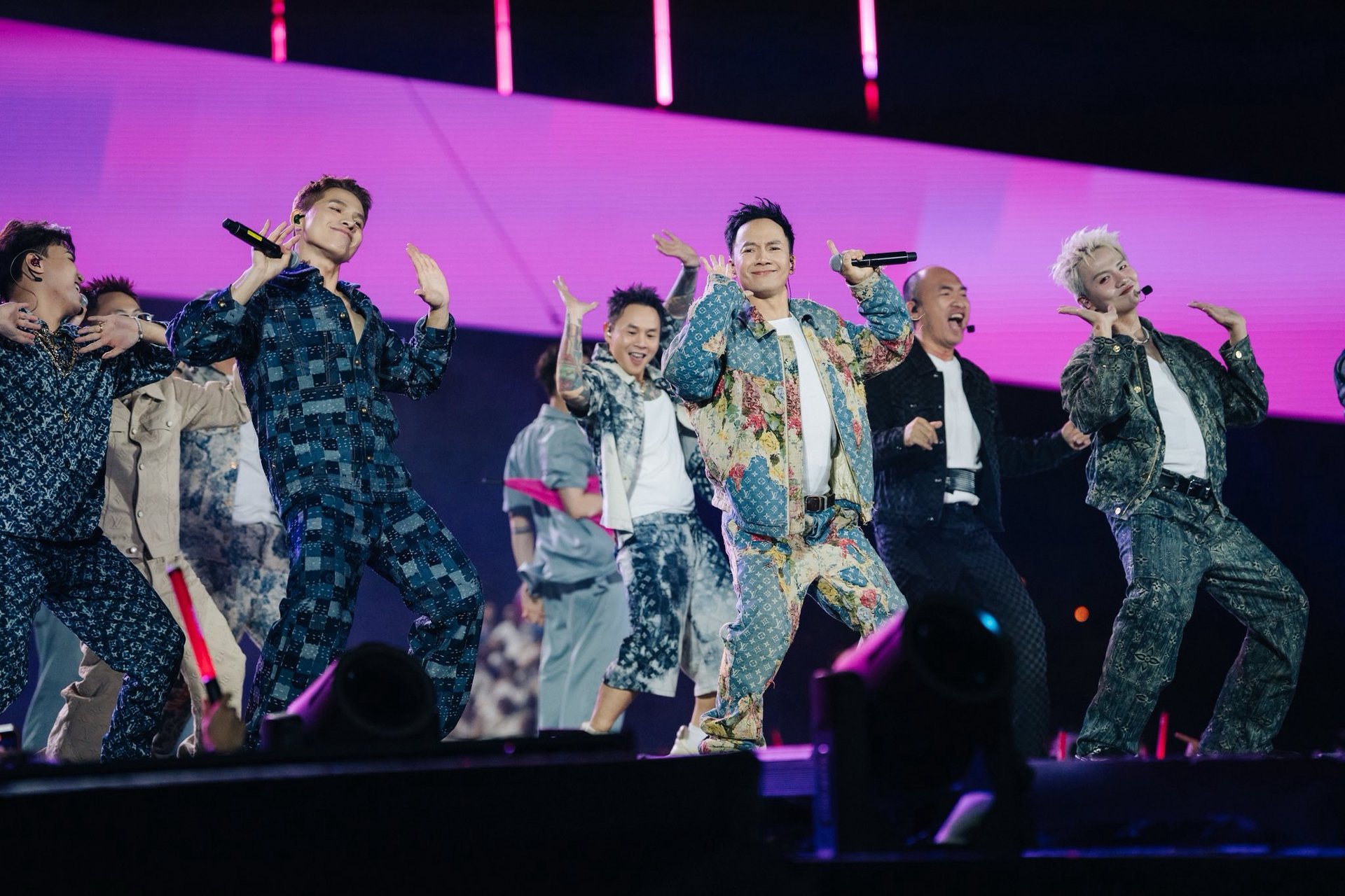 Hinh anh Cơn địa chấn thị giác Louis Vuitton trong concert “Anh trai vượt ngàn chông gai” 3