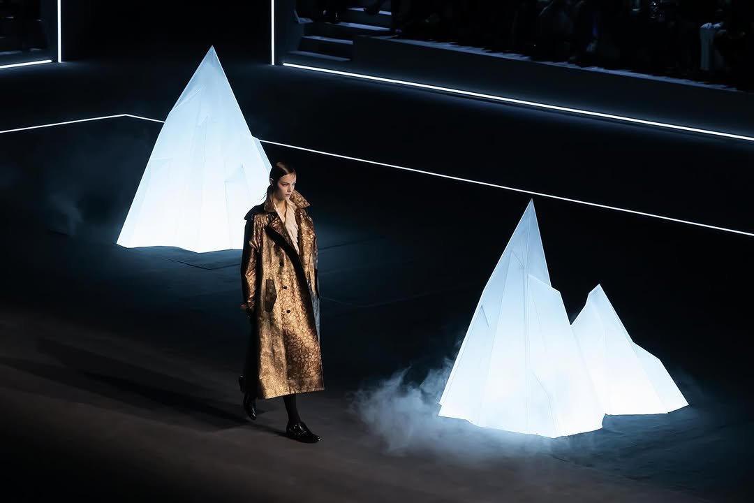 Hinh anh Givenchy: Những thớ giấy nâu hoài niệm 4