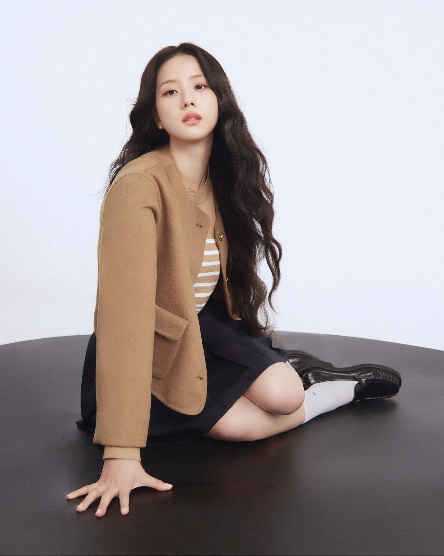 Hinh anh Jisoo và Tommy Hilfiger viết tiếp di sản Preppy với chiến dịch Thu 2025 8