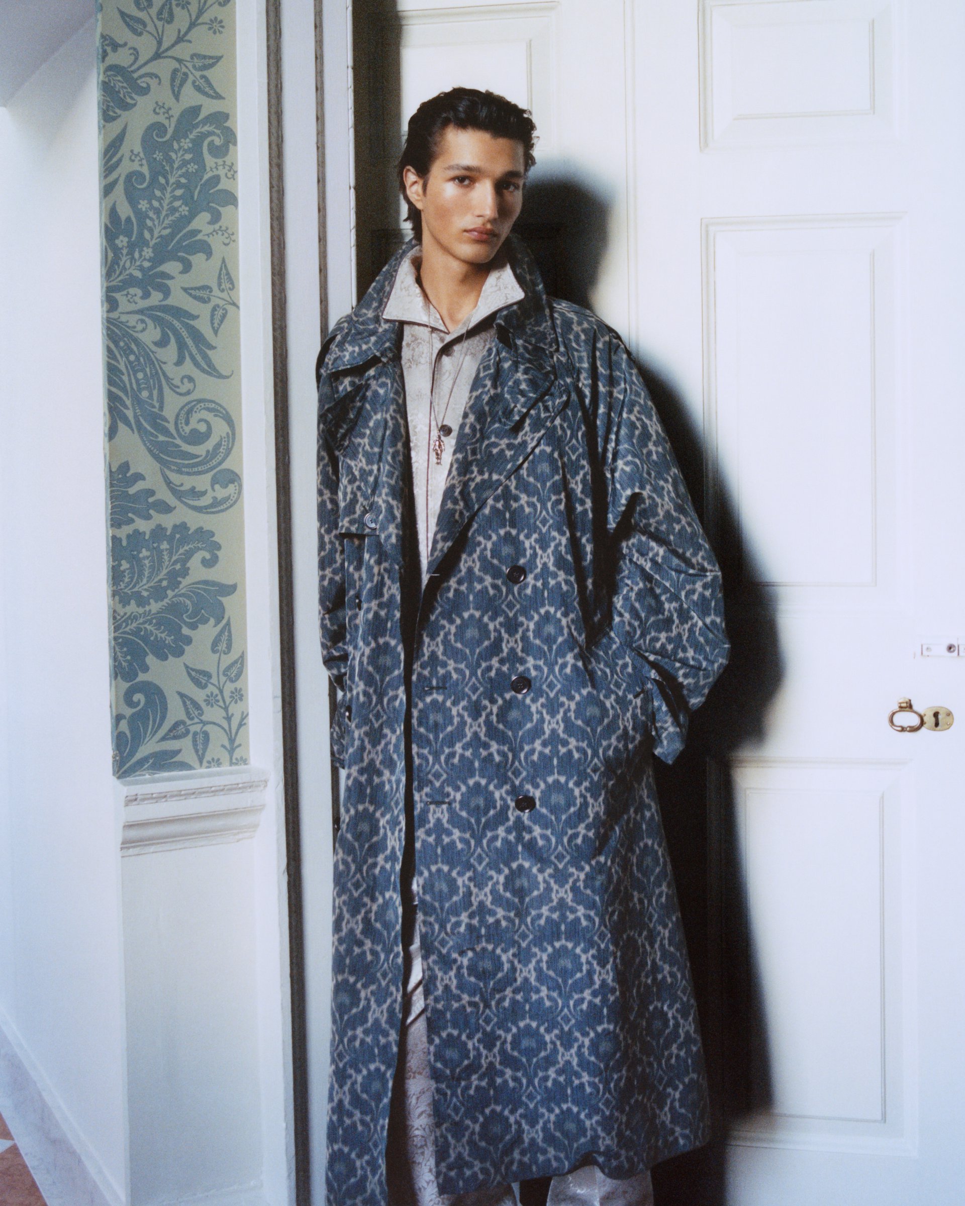 Hinh anh Burberry Winter 2025: Câu chuyện về sự thoát ly tự do qua chiến dịch A Grand Escape 3