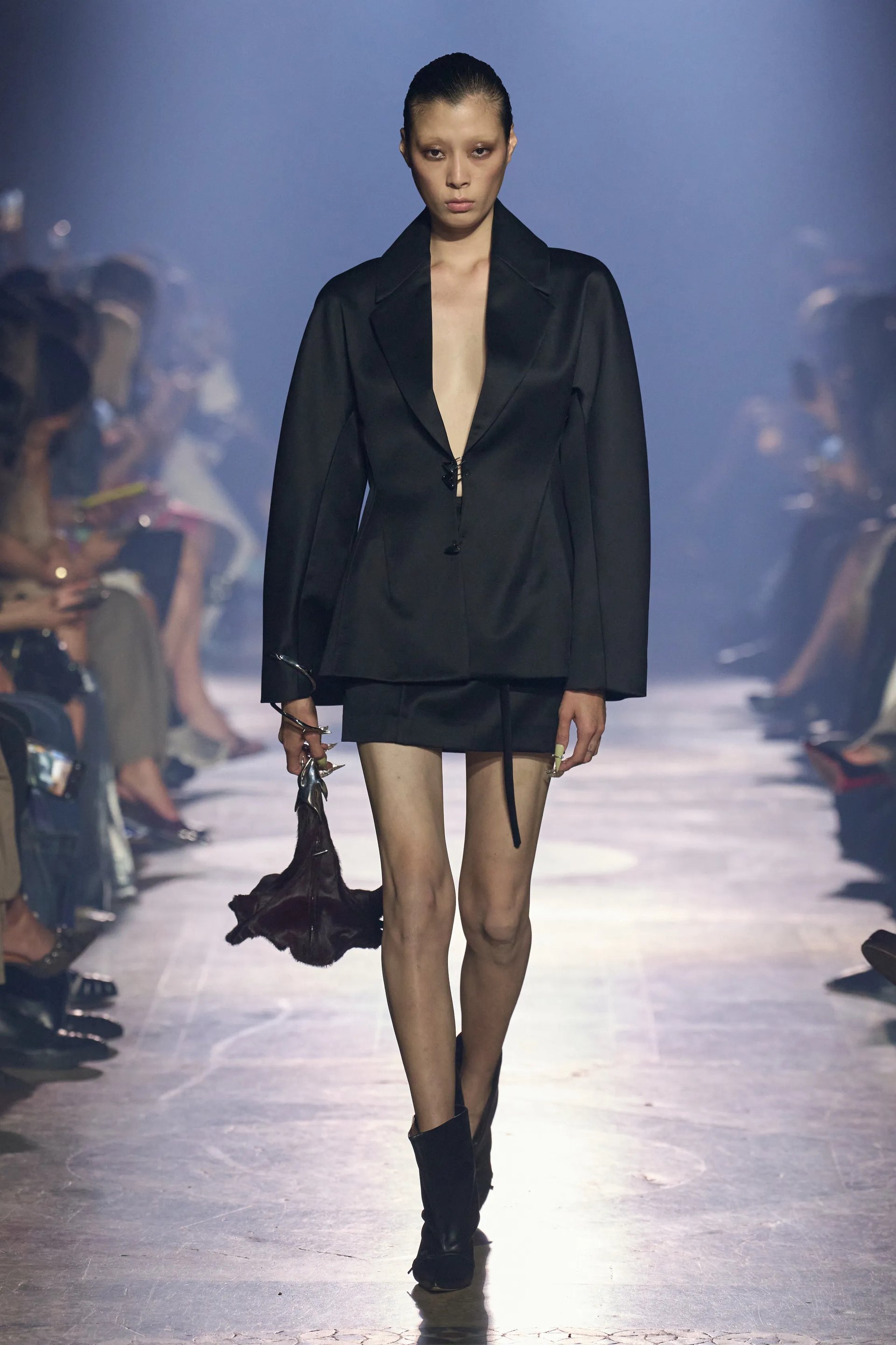 Hinh anh Phụ kiện: khi vật dụng thường nhật thành di sản 2