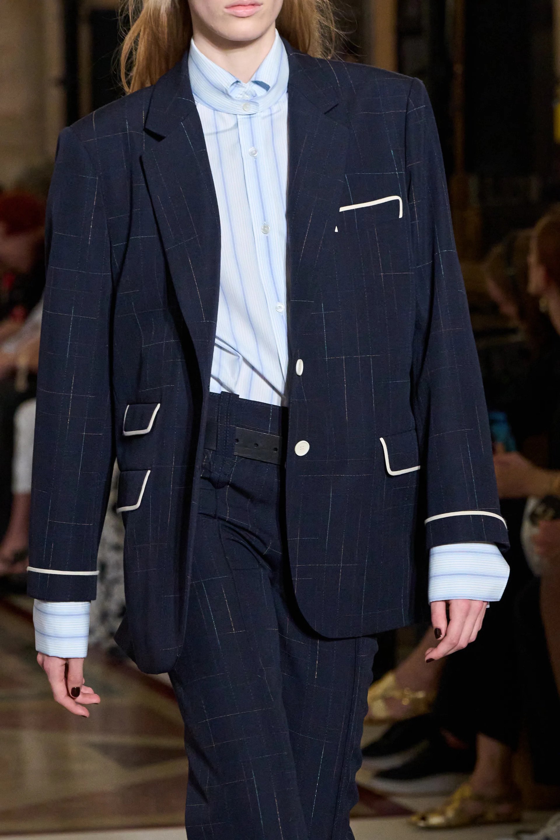 Hinh anh Tuyên ngôn sắc màu và sự kỳ quặc có kiểm soát 11