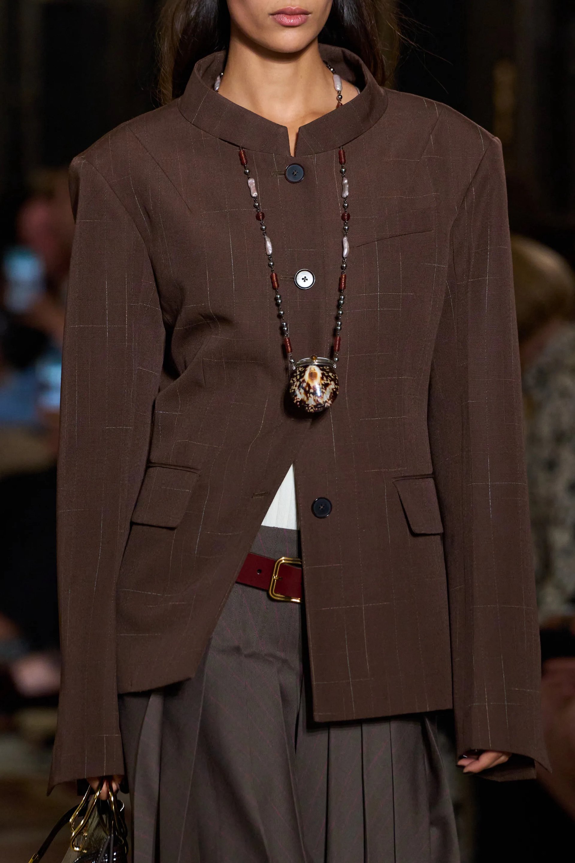 Hinh anh Tuyên ngôn sắc màu và sự kỳ quặc có kiểm soát 10