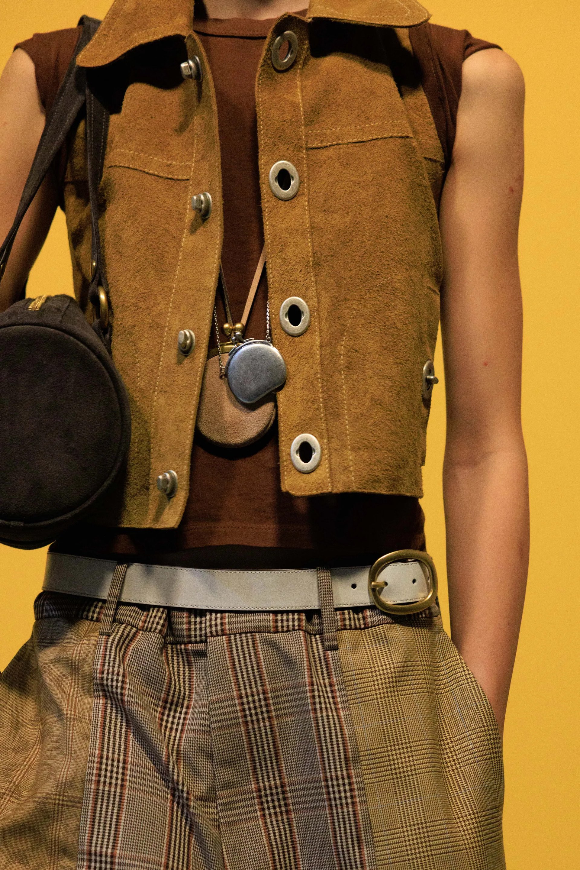 Hinh anh Vẫn là Coach bụi bặm, nhưng nay đã được mài bóng bằng thấu kính điện ảnh và không còn sợ ánh sáng chiếu vào. 2