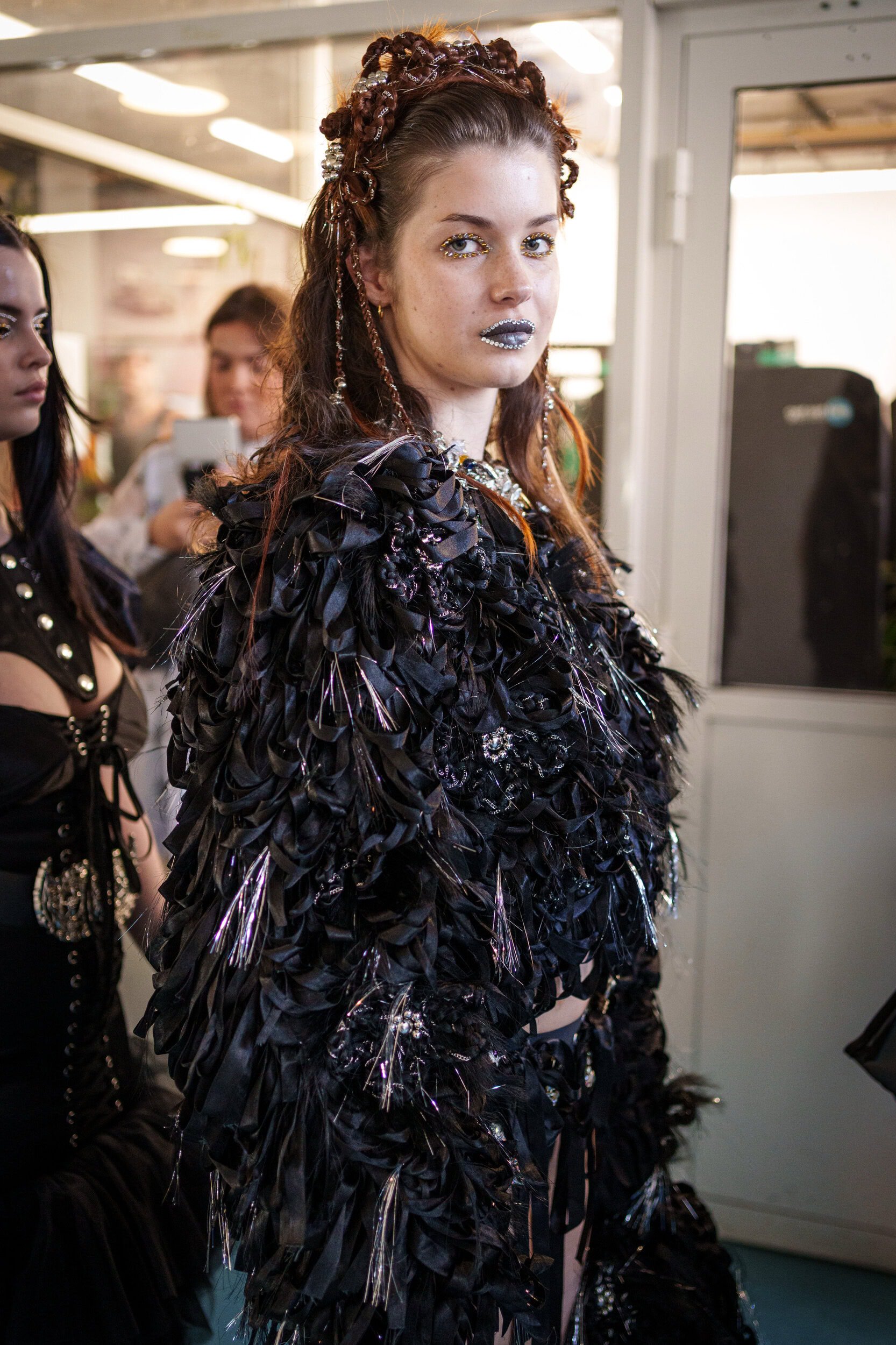 Hinh anh Chopova Lowena SS26: Gothic và những cheerleader hỗn loạn sau phi vụ nhảy trên không 3