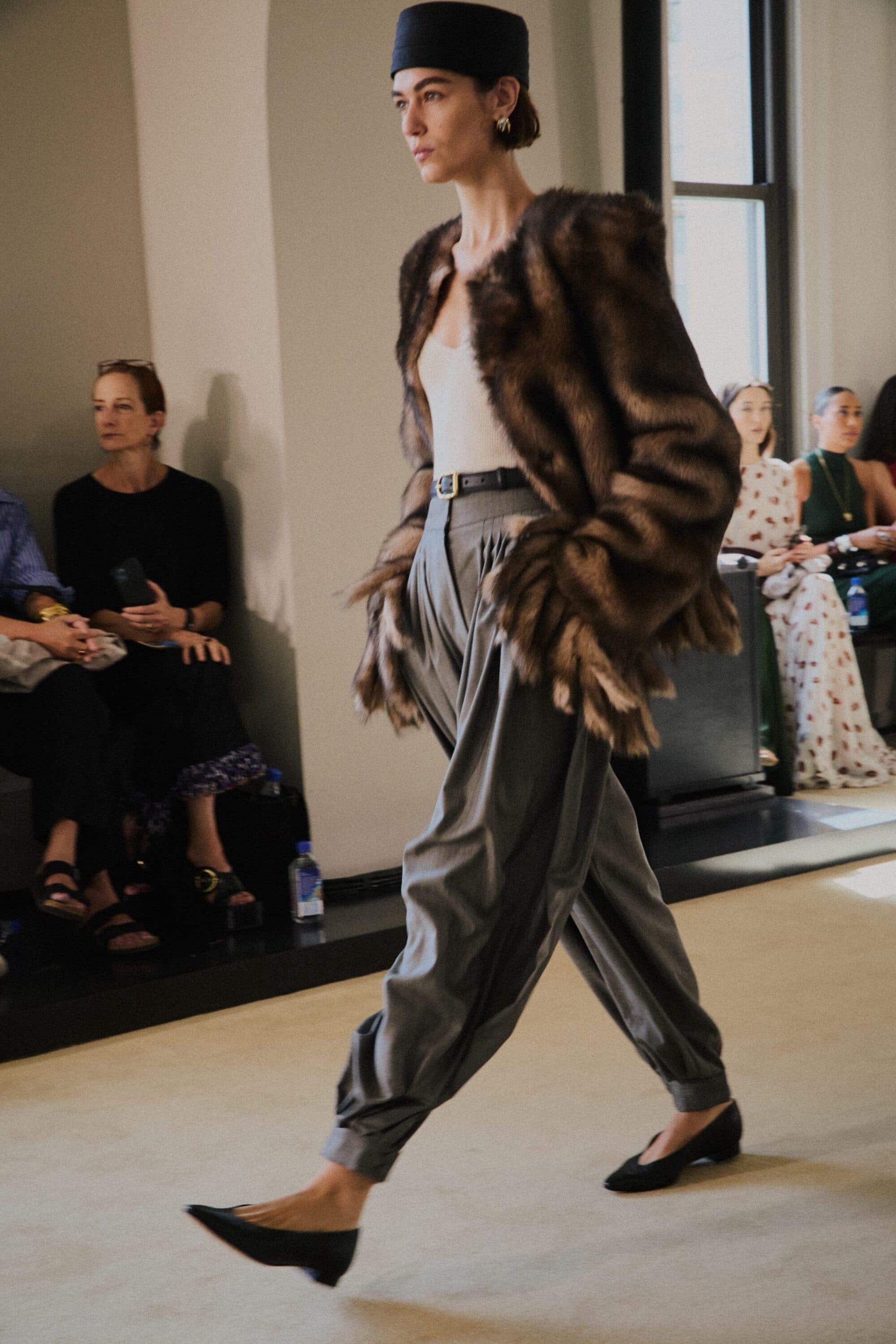 Hinh anh Balloon Pants – khi sự phồng là một thái độ 9