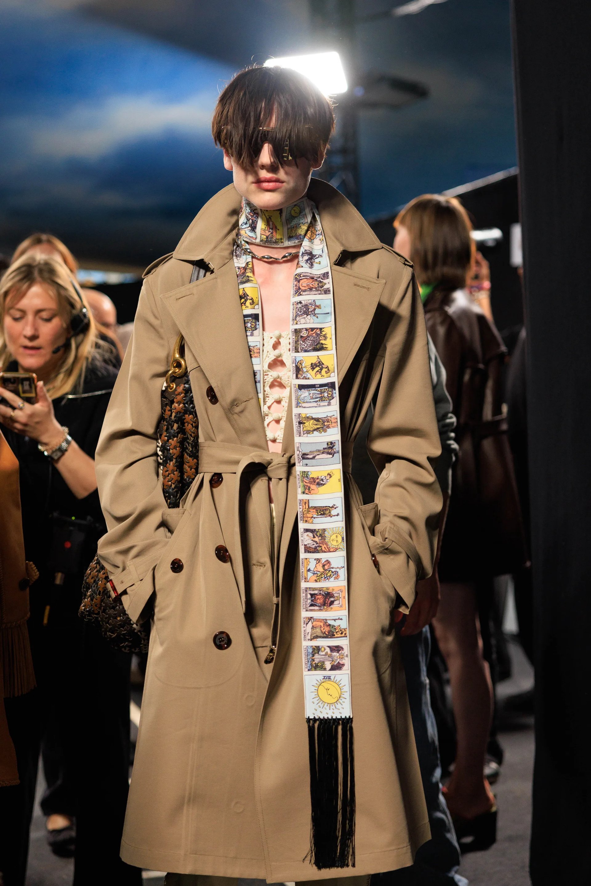 Hinh anh Tarot, mặt trời và tín hiệu mơ hồ 3