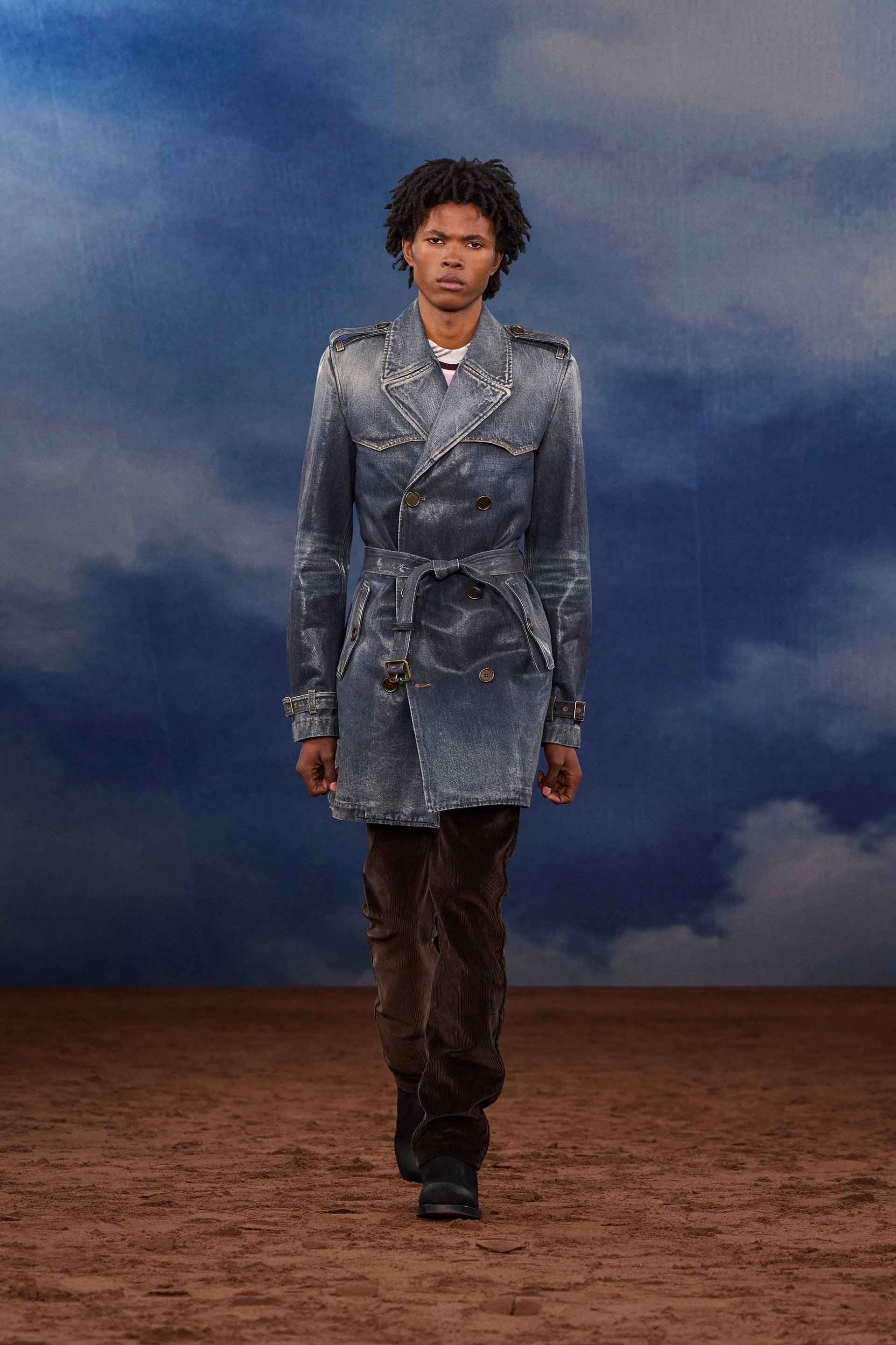 Hinh anh Daniel Lee chia sẻ rằng âm nhạc chính là sợi dây dẫn cảm hứng xuyên suốt. “Các nghệ sĩ âm nhạc luôn có gu thời trang tốt nhất.” 2