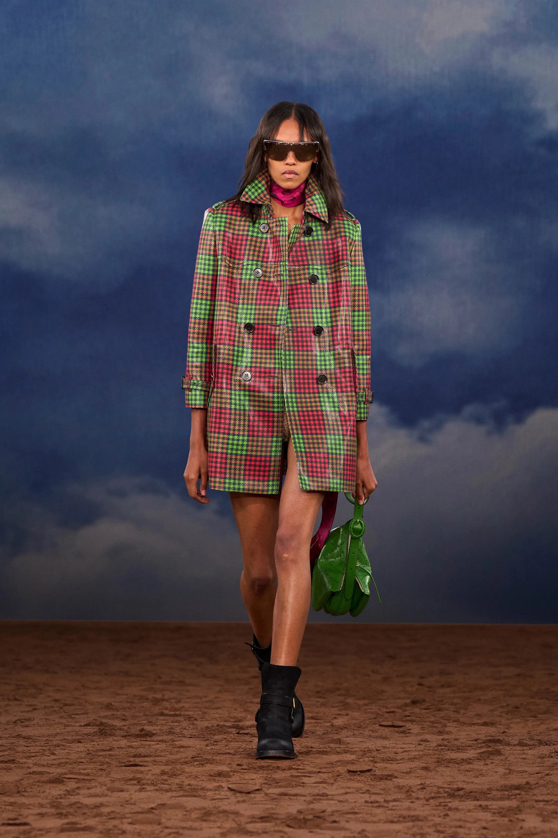 Hinh anh Daniel Lee chia sẻ rằng âm nhạc chính là sợi dây dẫn cảm hứng xuyên suốt. “Các nghệ sĩ âm nhạc luôn có gu thời trang tốt nhất.” 6