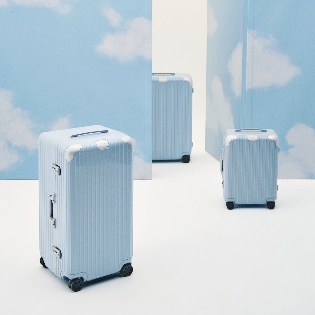 Hinh anh RIMOWA nhuộm màu mây trời lên bộ sưu tập Hybrid 1