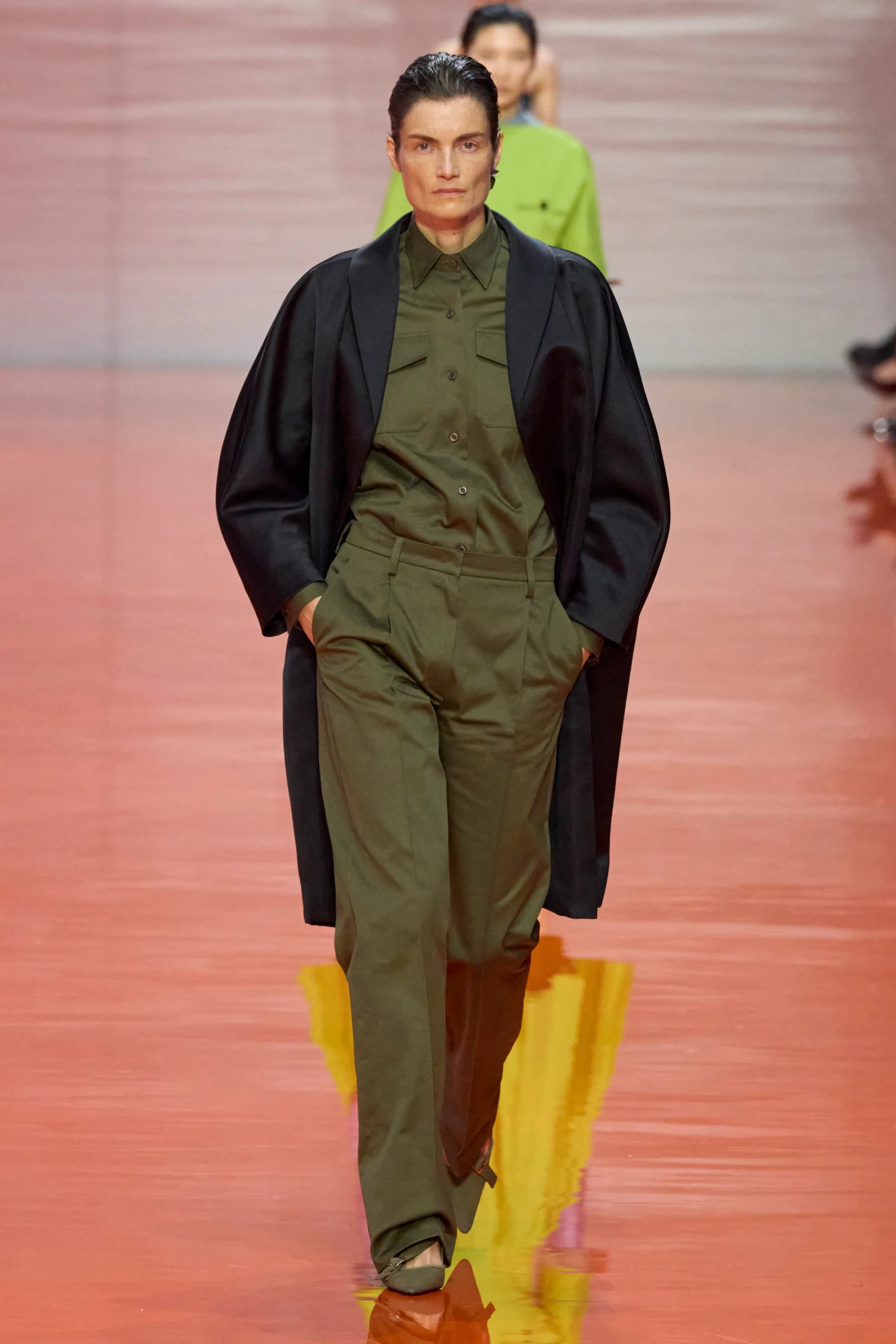 Hinh anh Silhouettes: Biến tấu chi tiết quen thuộc 4