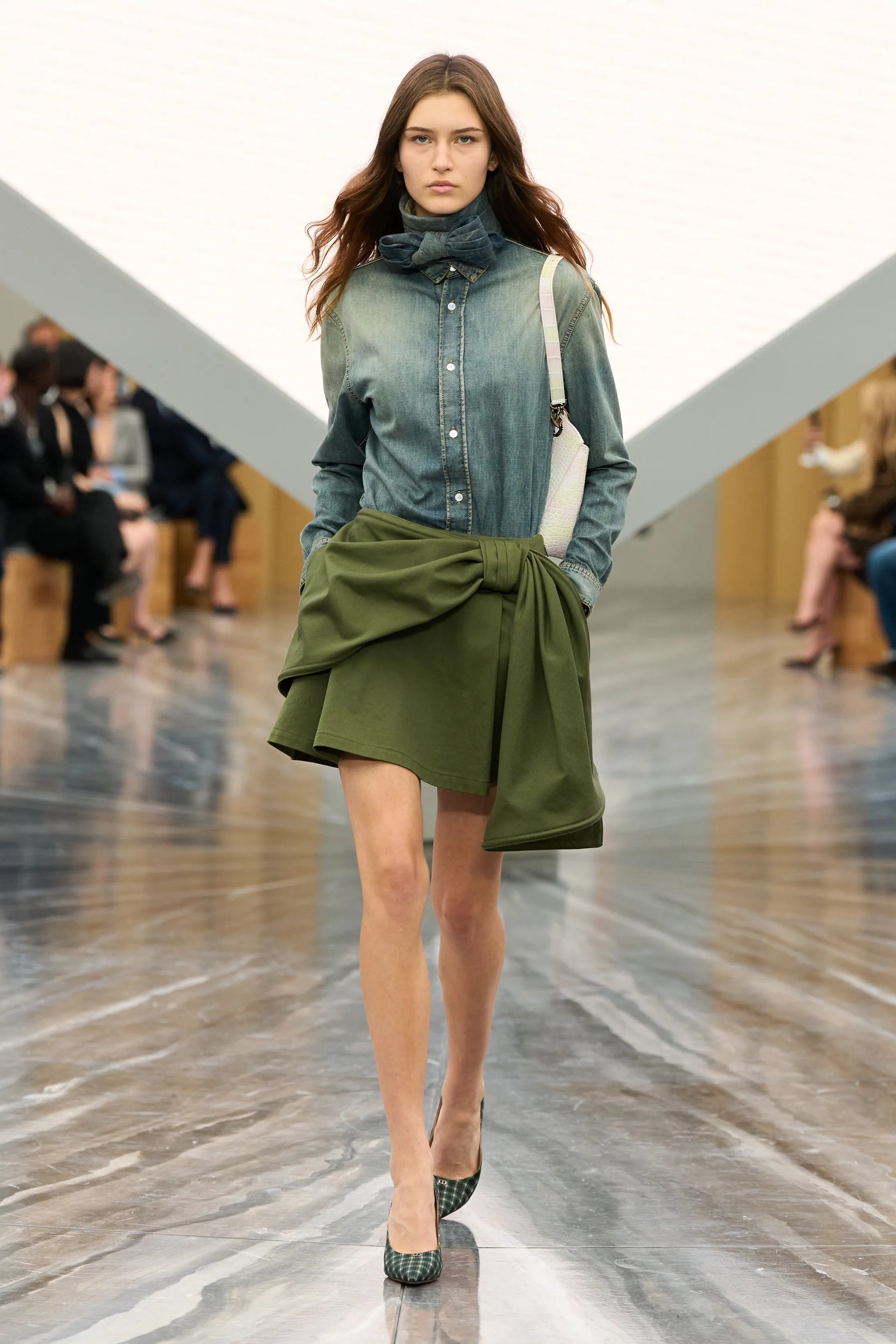 Hinh anh Push and pull: thời trang trang trọng và đời thường 7