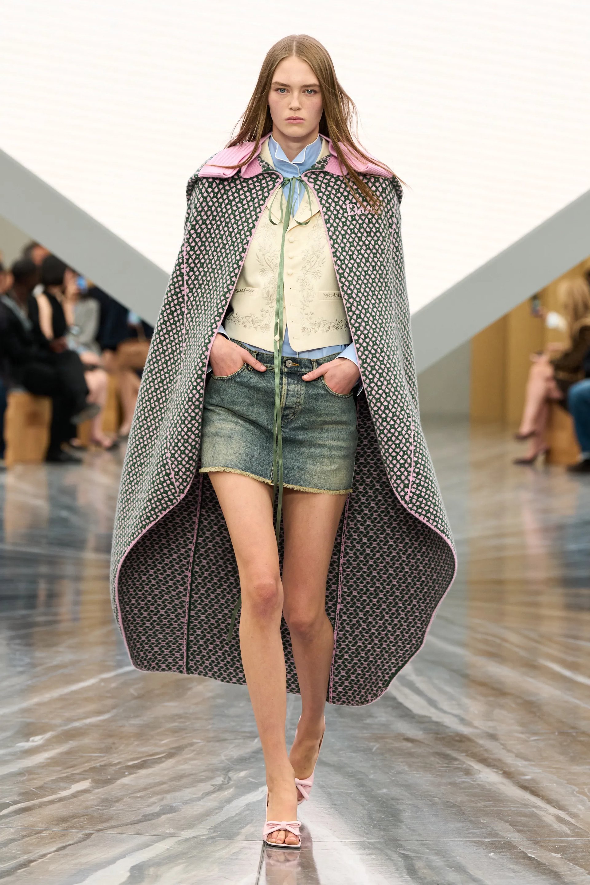 Hinh anh Push and pull: thời trang trang trọng và đời thường 10