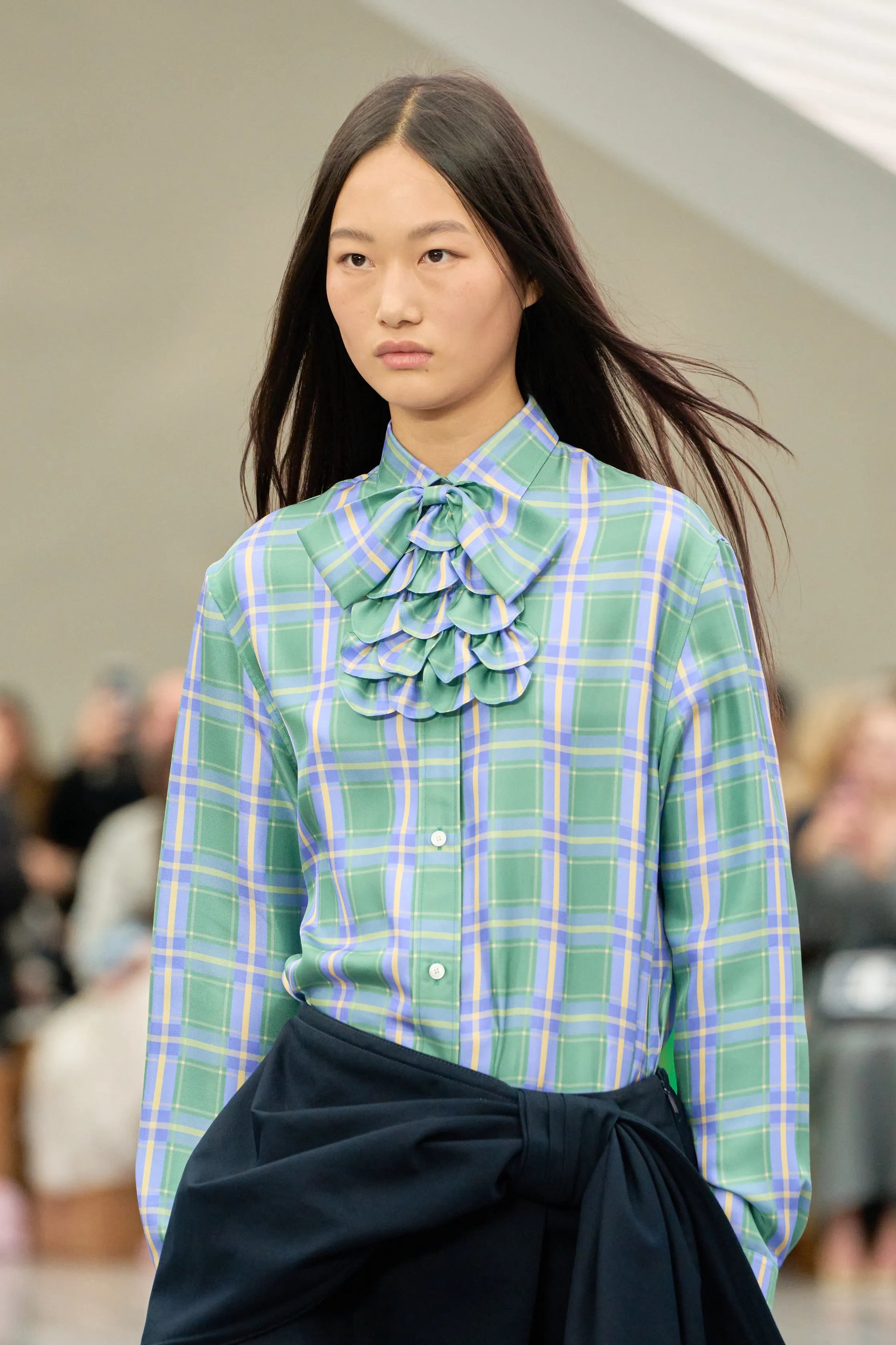 Hinh anh Push and pull: thời trang trang trọng và đời thường 4