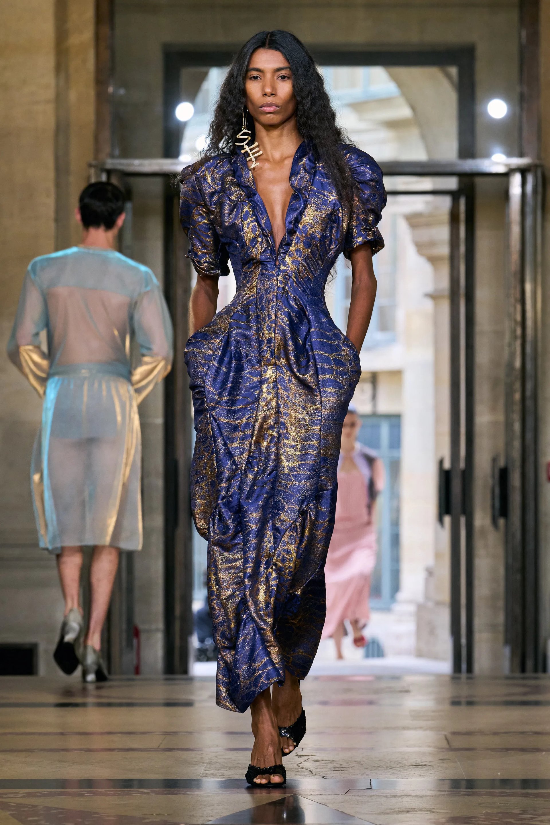 Hinh anh Womenswear: nhân vật, lớp lang và drama thị giác 14