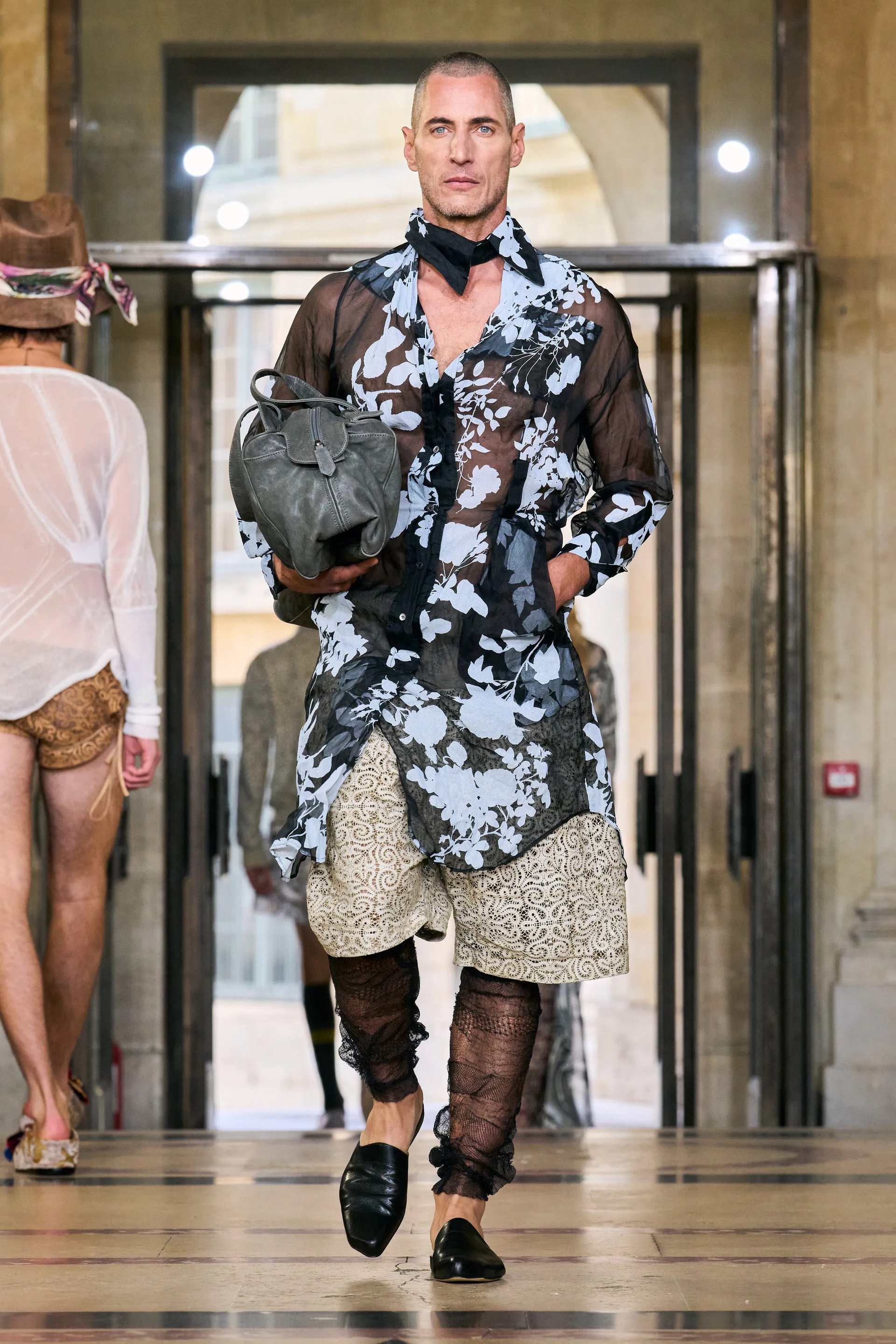 Hinh anh Menswear: sự ngạo nghễ sân khấu và giới tính bất định 10