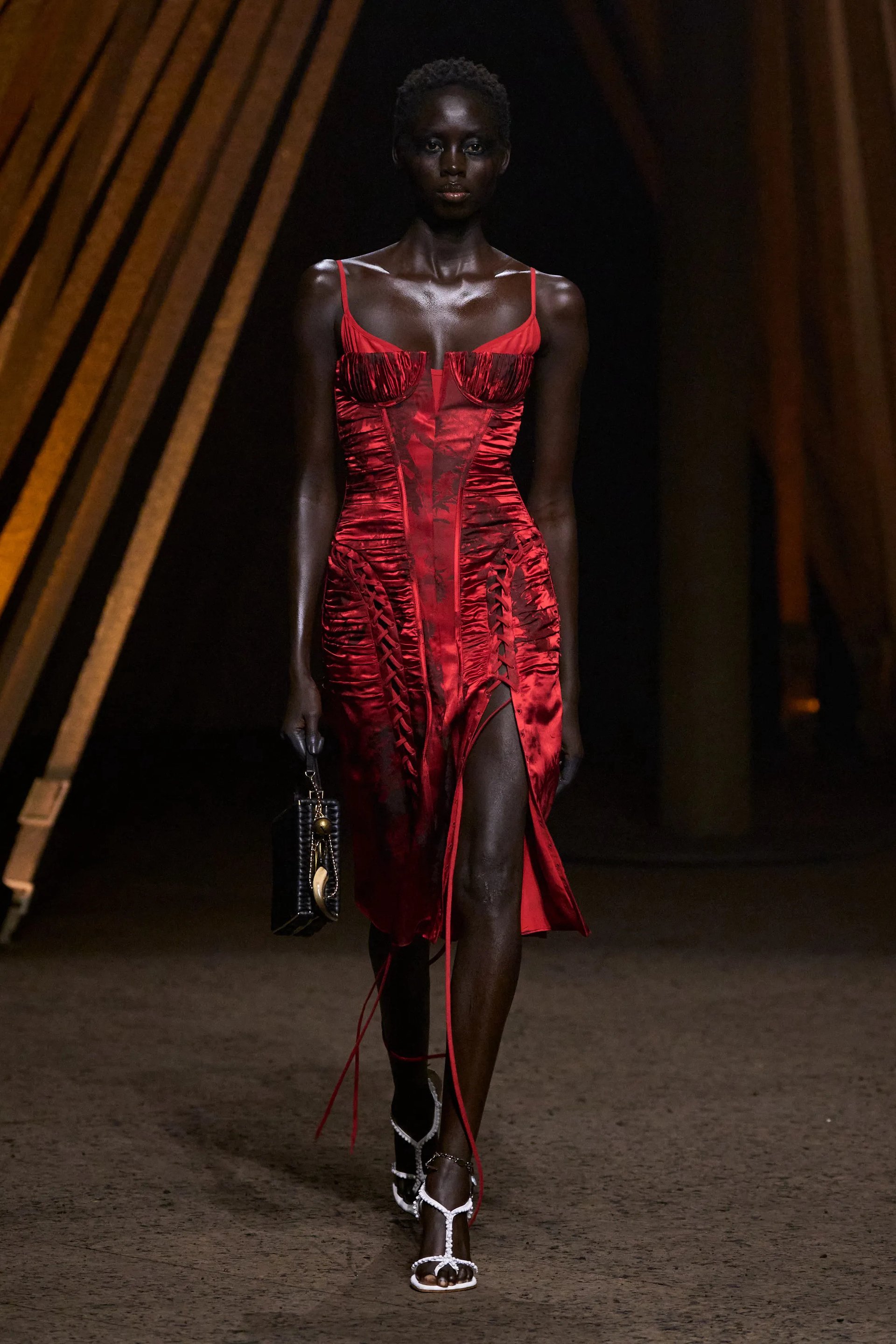 Hinh anh Giữa trật tự và bản năng – McQueen trong tay McGirr 5