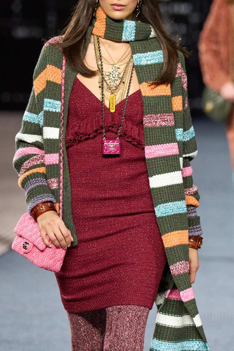 Hinh anh Chanel - nhà mốt làm đồ tweed giỏi nhất hành tinh đã sử dụng chất liệu thời thượng này như thế nào? 7