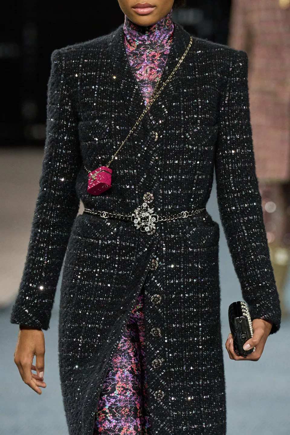 Hinh anh Chanel - nhà mốt làm đồ tweed giỏi nhất hành tinh đã sử dụng chất liệu thời thượng này như thế nào? 6