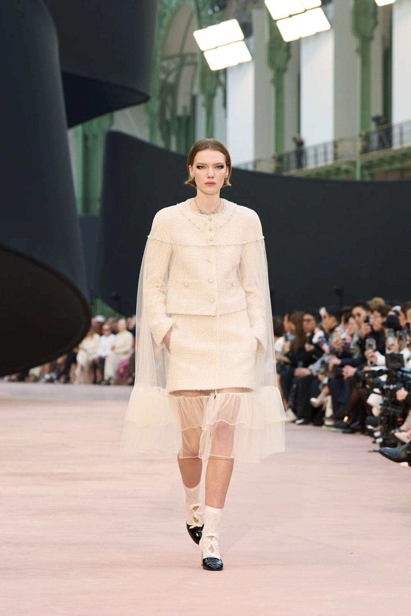 Hinh anh Chanel - nhà mốt làm đồ tweed giỏi nhất hành tinh đã sử dụng chất liệu thời thượng này như thế nào? 11