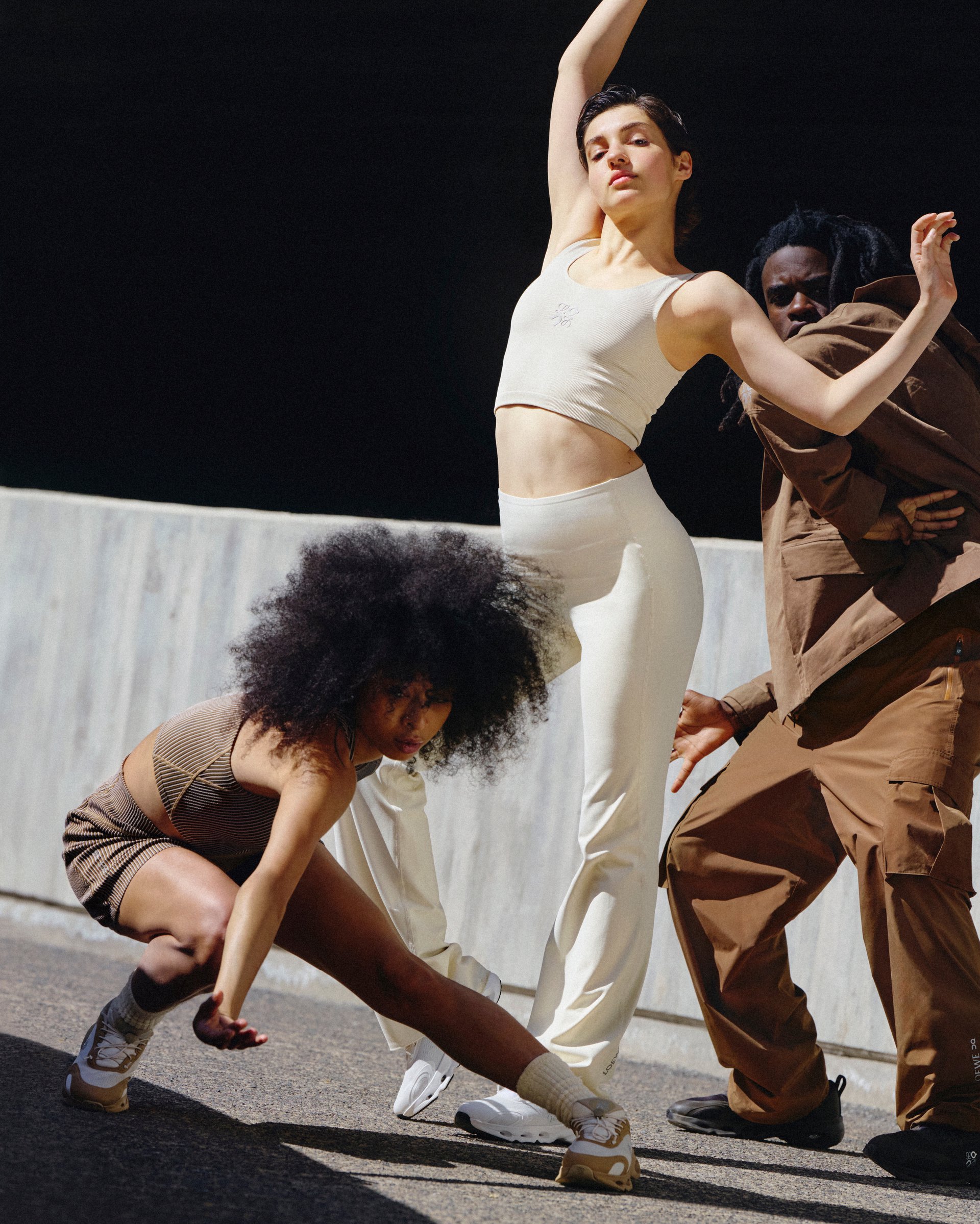 Hinh anh “Một bước lên mây” cùng LOEWE và On 8